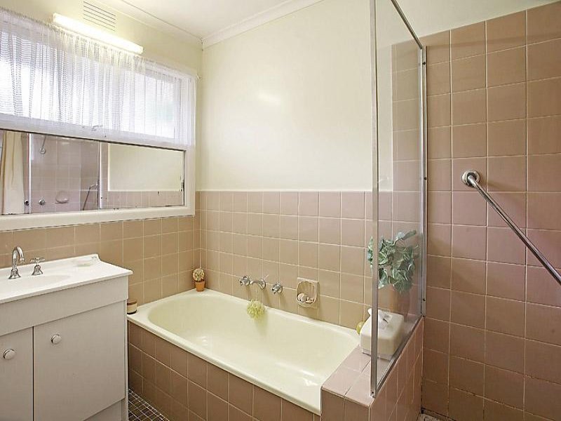 2/14 Warrigal Road, Surrey Hills image 5