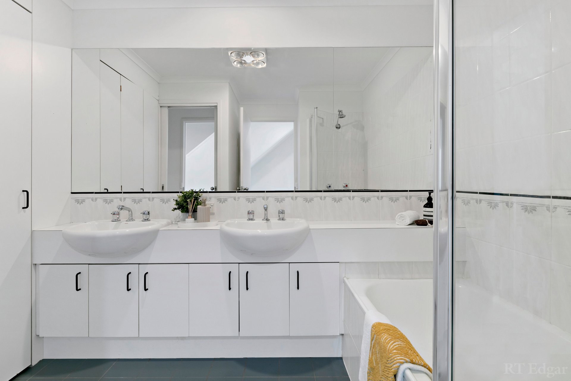 Property Gallery Thumbnail 9