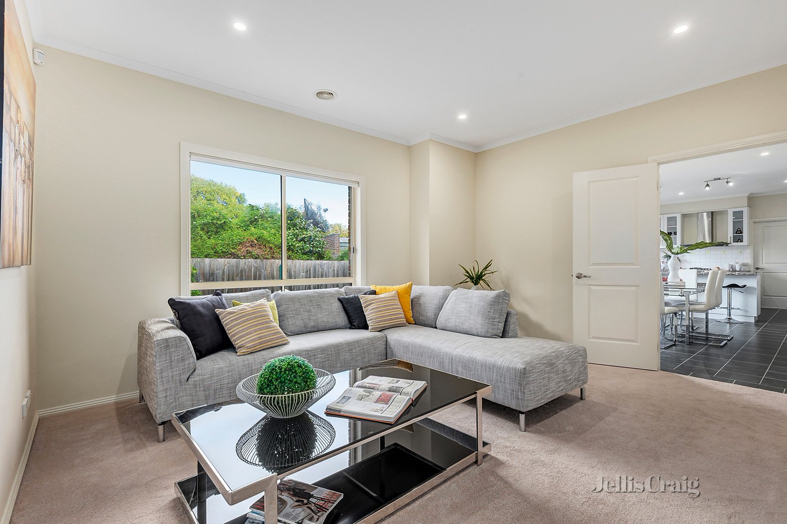 2/14 Windsor Avenue, Mount Waverley image 3