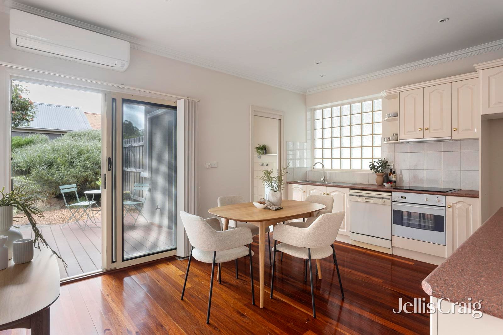 2/141 Separation Street, Northcote image 2