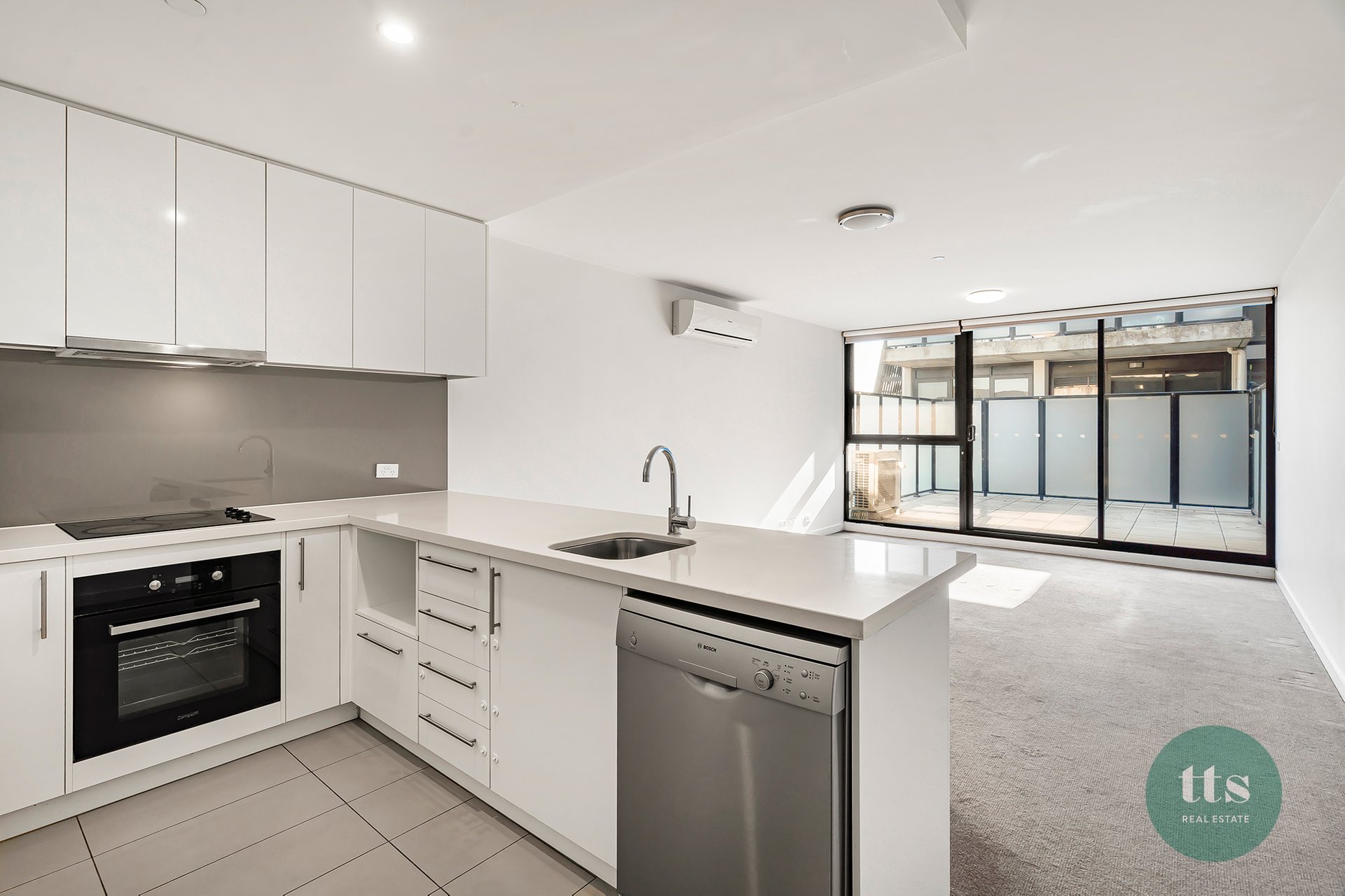 214/105 Pier Street, Altona image 3