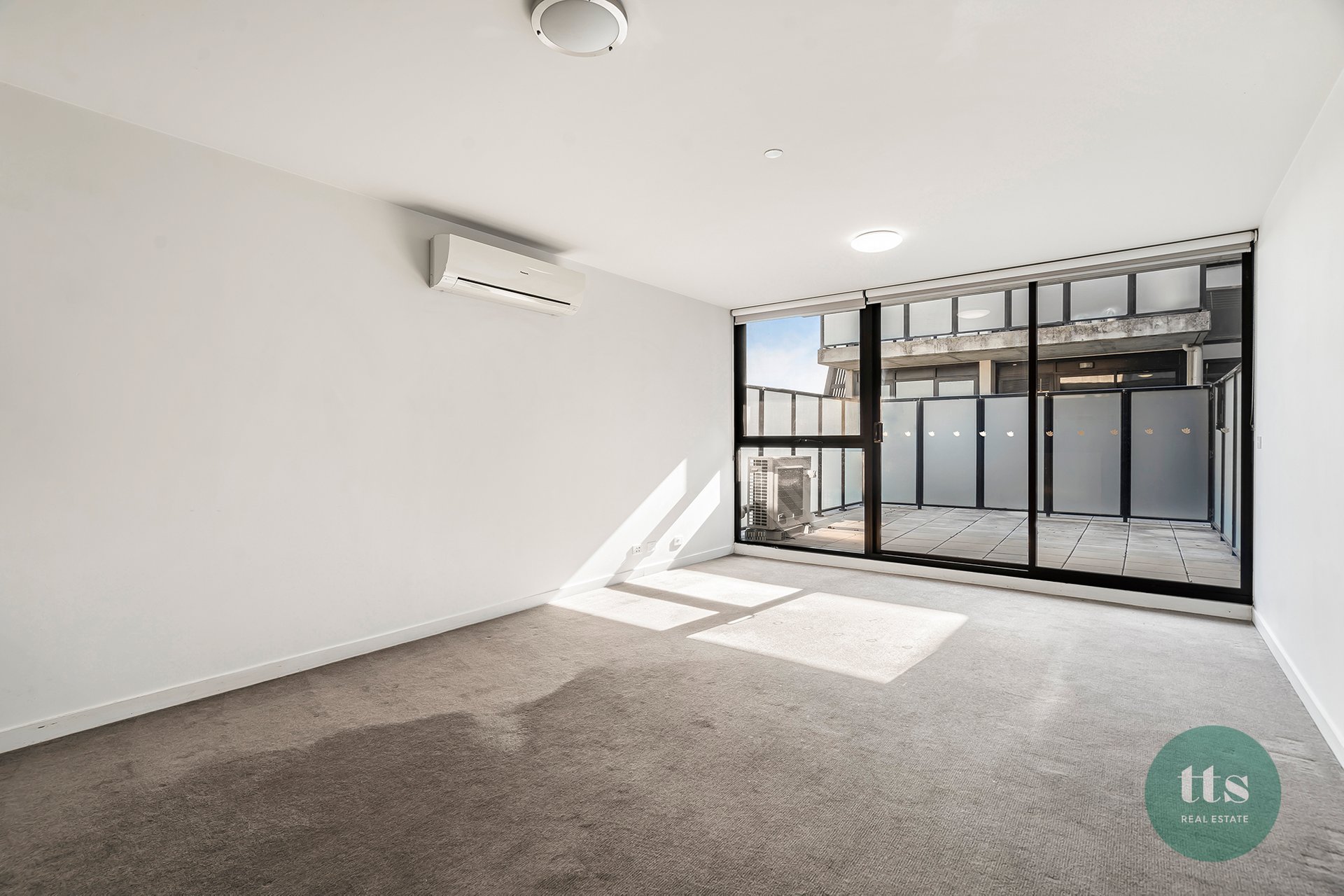 214/105 Pier Street, Altona image 4