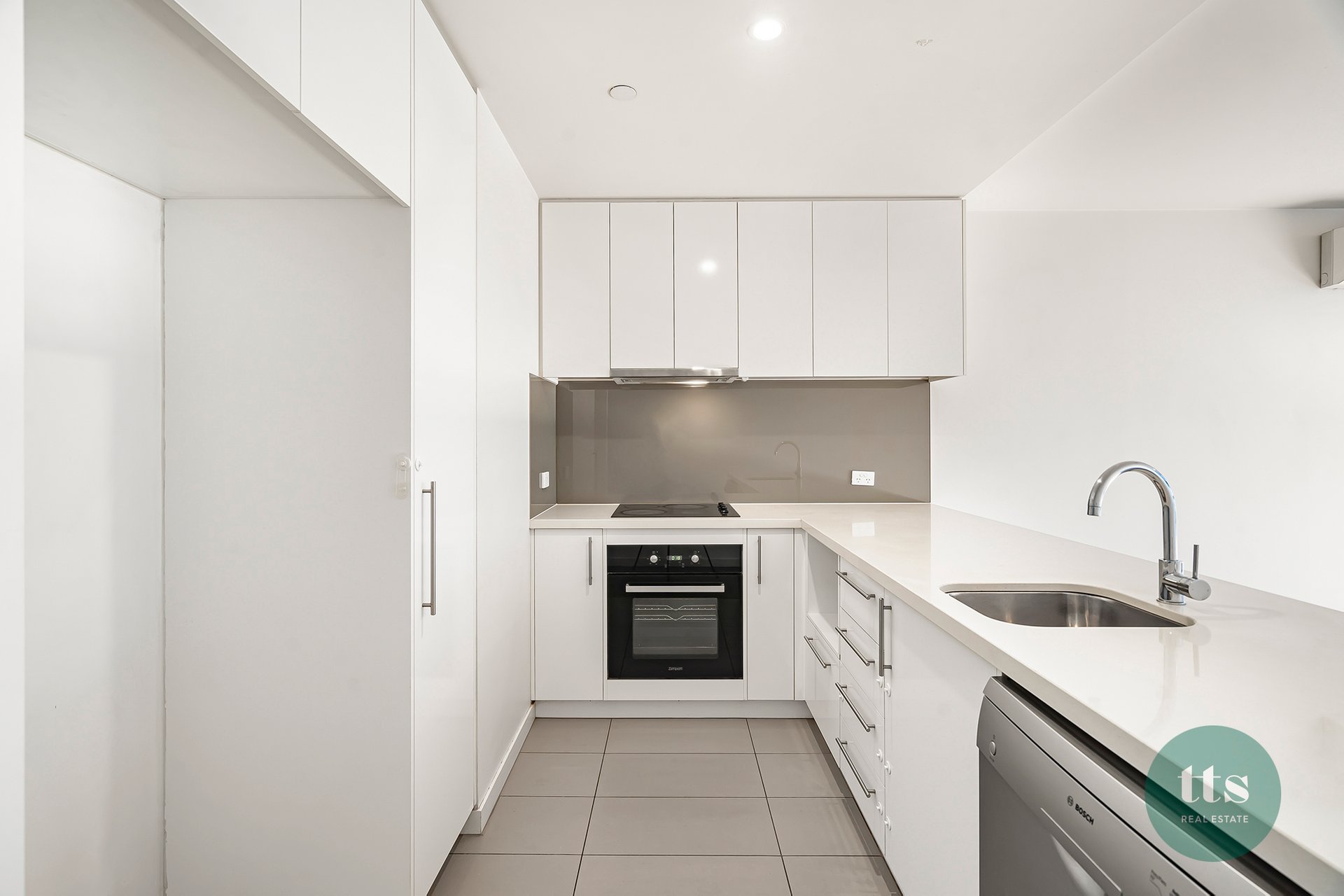 214/105 Pier Street, Altona image 6