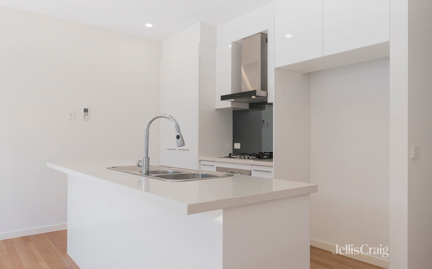 2/142 Blackshaws Road, South Kingsville image 3
