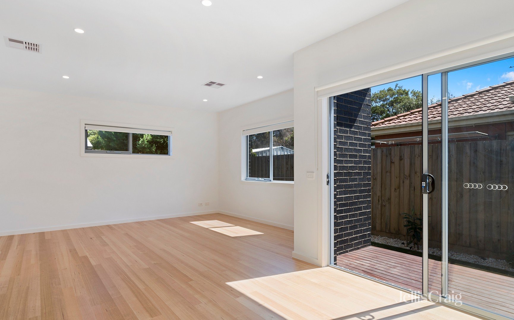2/142 Blackshaws Road, South Kingsville image 2