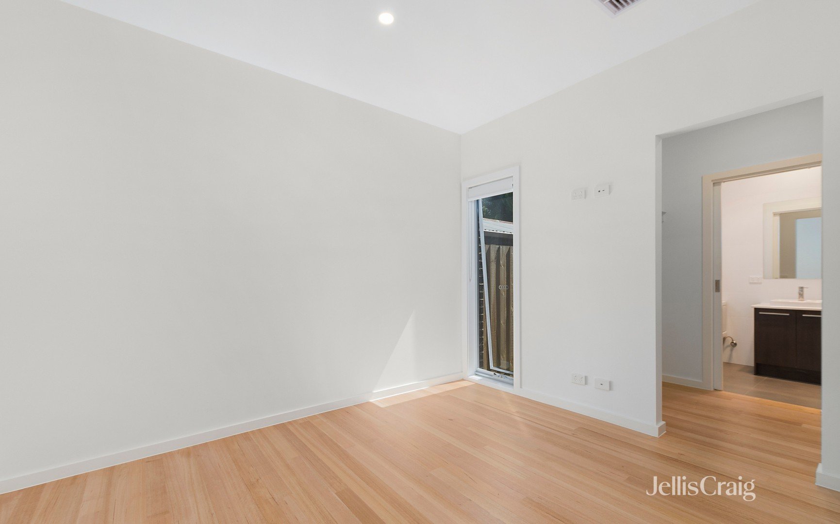 2/142 Blackshaws Road, South Kingsville image 5