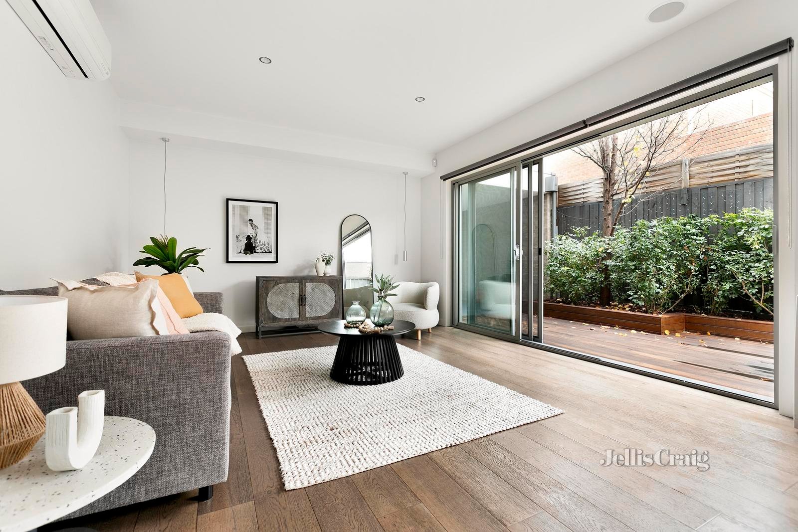 2/142 Darebin Road, Northcote image 2