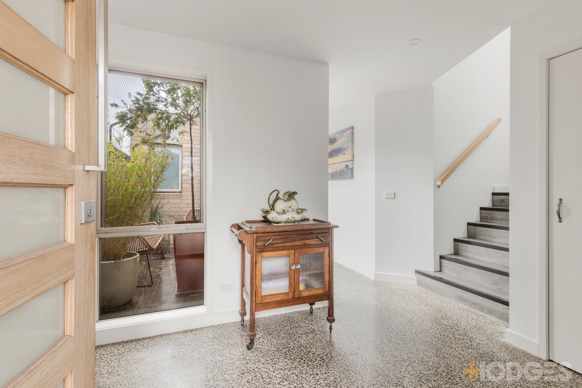 2 / 142 The Avenue Ocean Grove