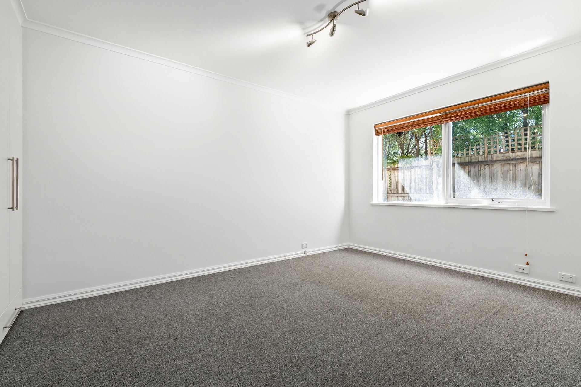 Property Gallery Thumbnail 6