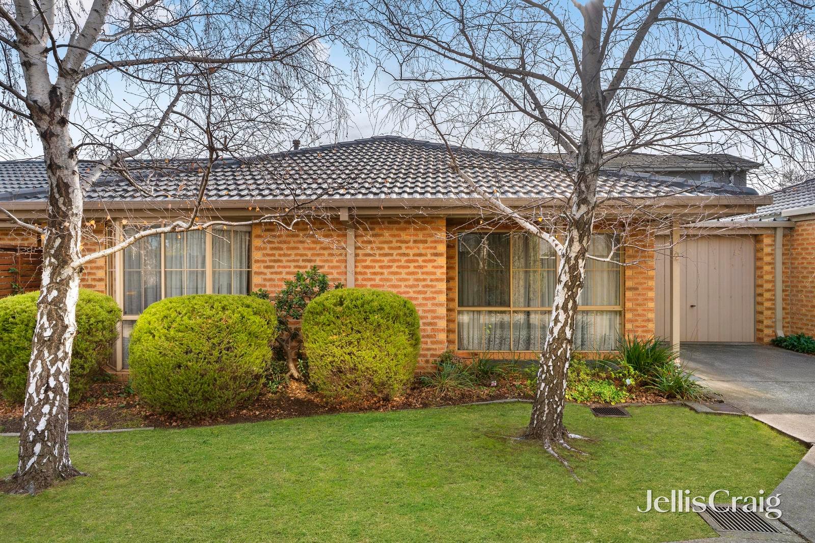 2/143 Bradshaw Street, Essendon image 1