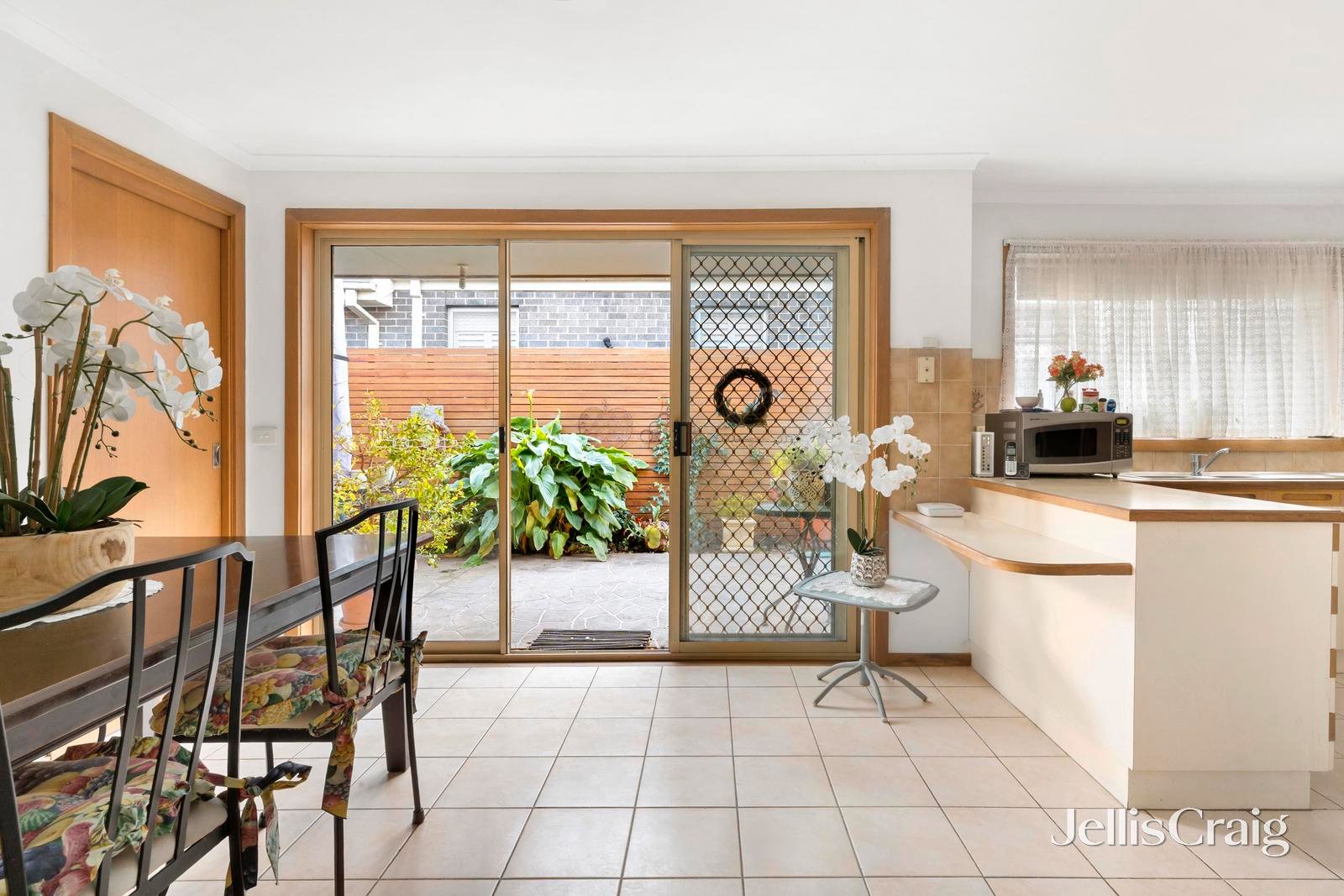 2/143 Bradshaw Street, Essendon image 5