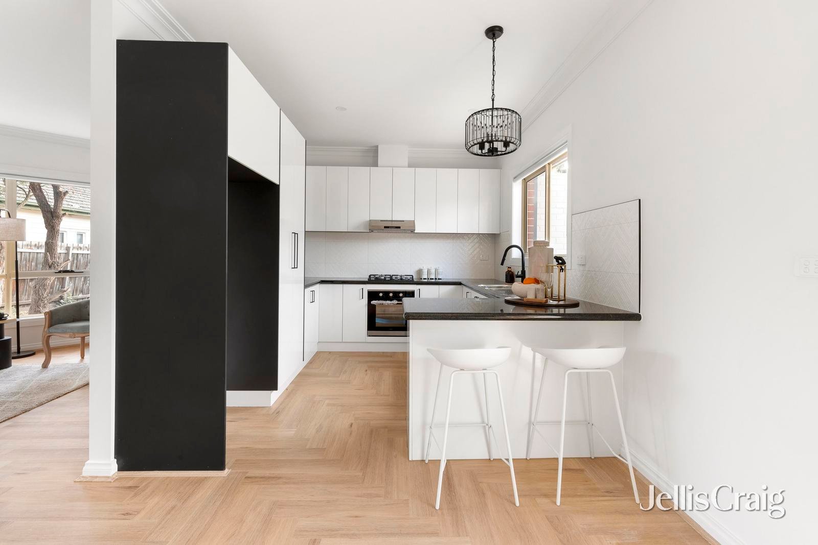 2/143 Rathcown Road, Reservoir image 2
