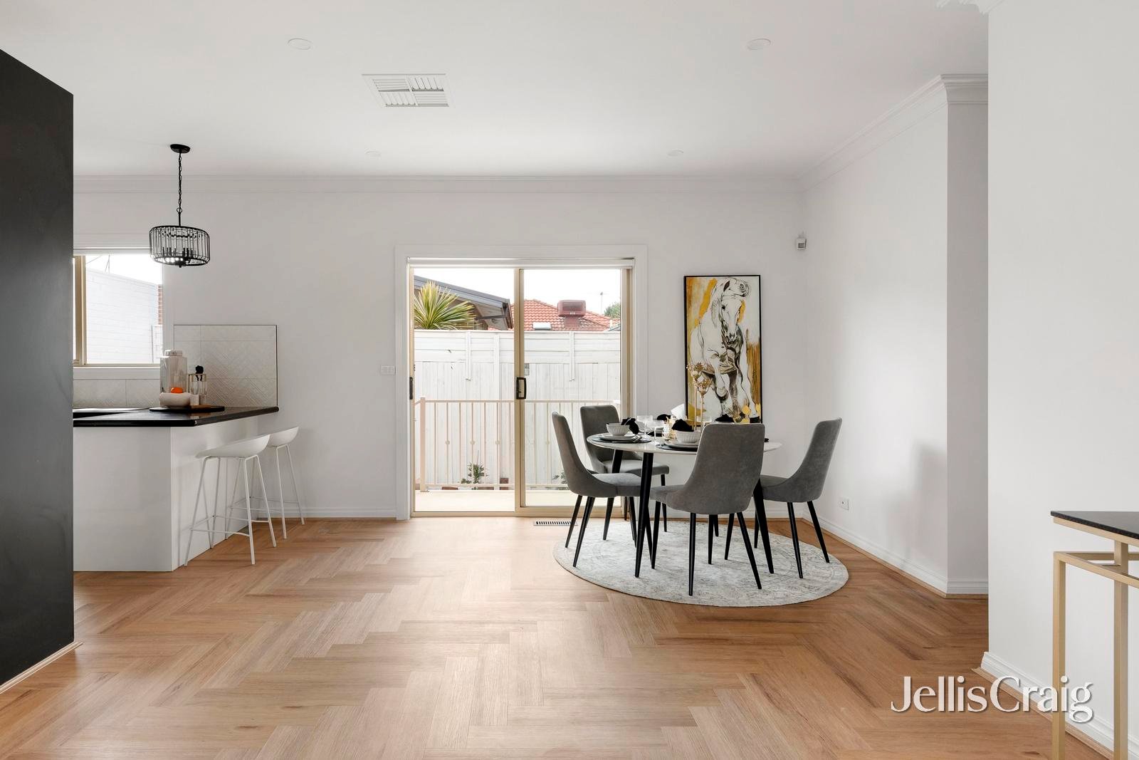 2/143 Rathcown Road, Reservoir image 4