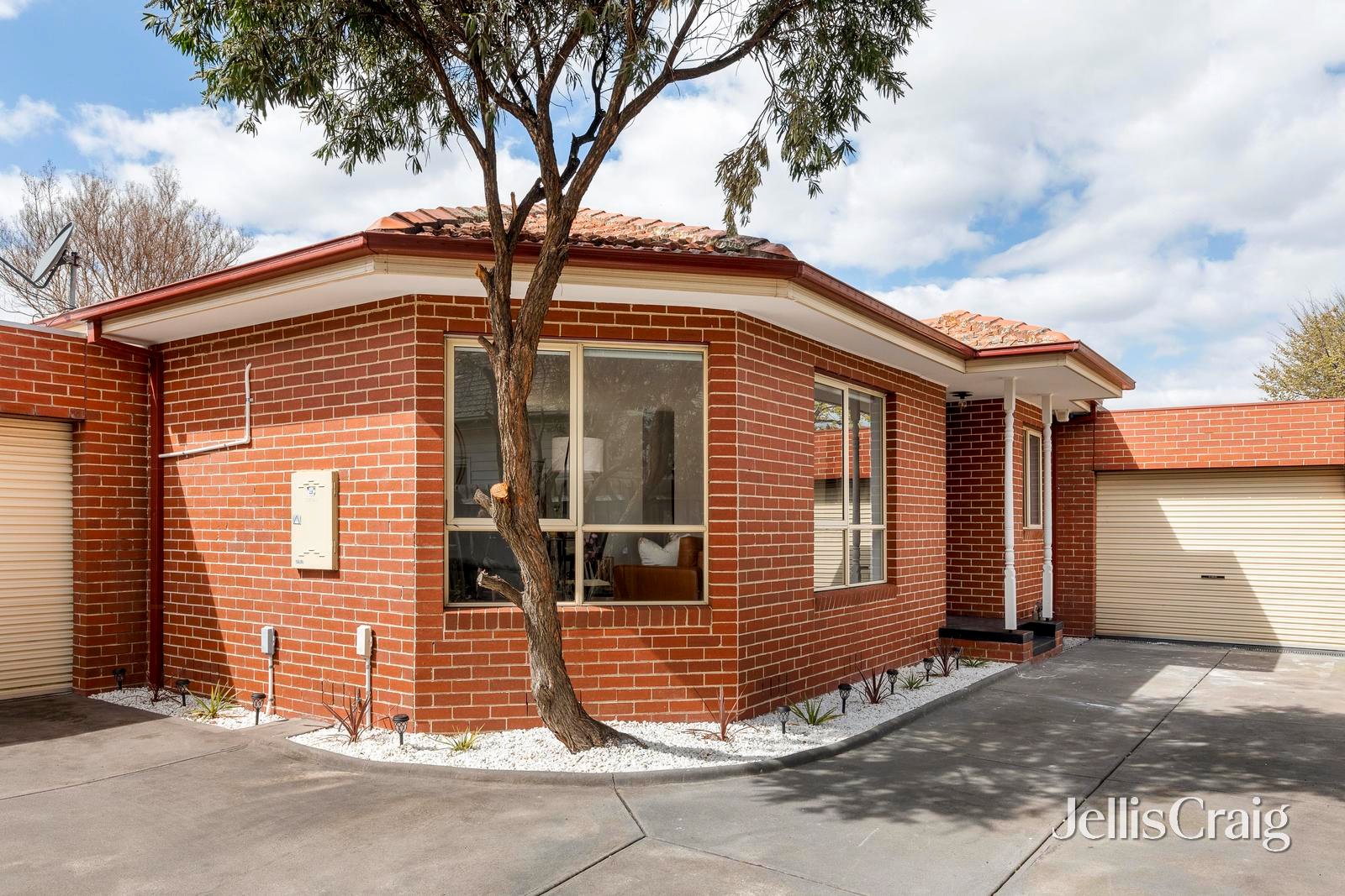 2/143 Rathcown Road, Reservoir image 11