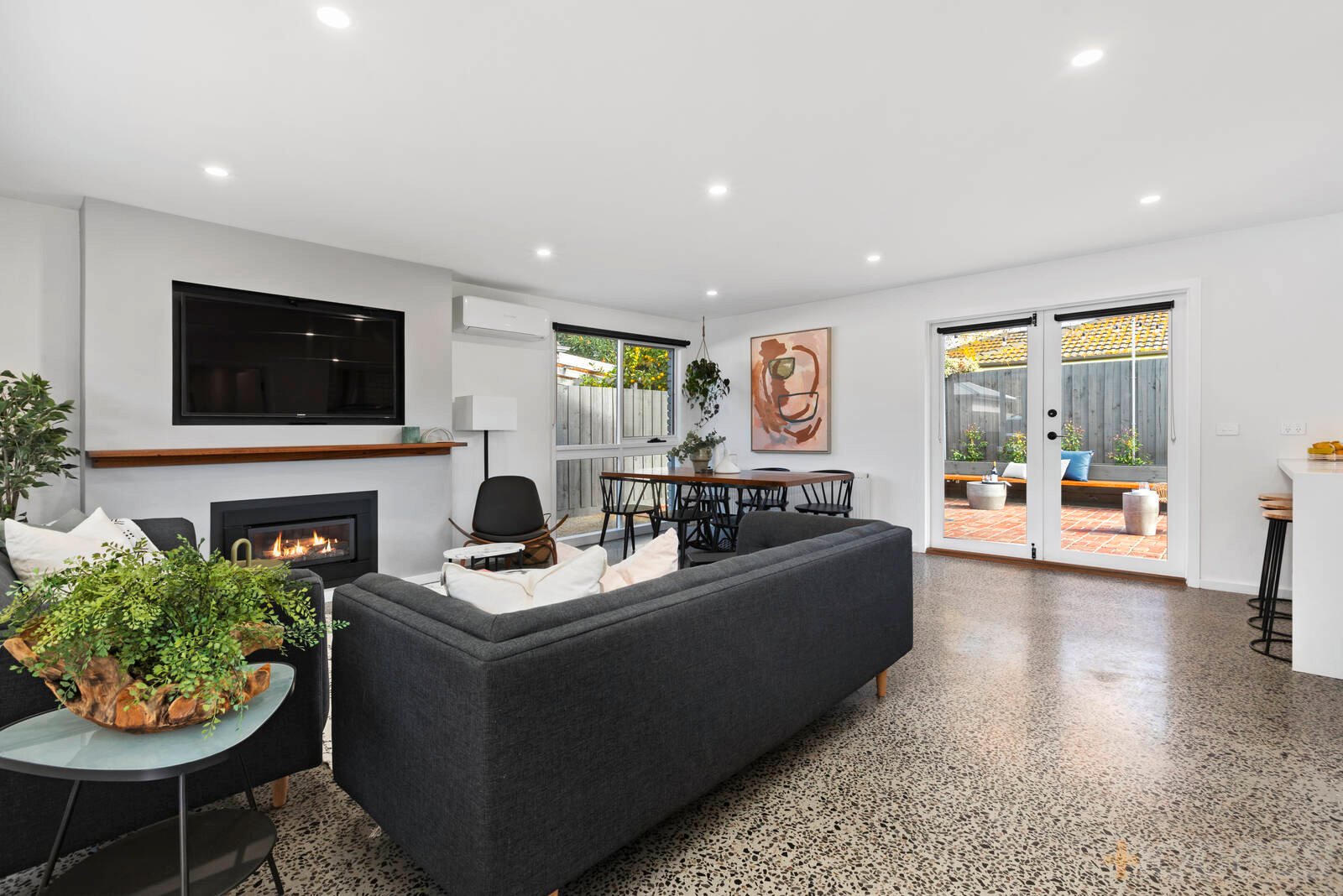 2 / 147 Charman Road Beaumaris