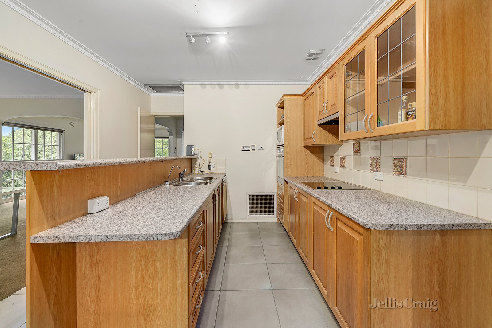 2/147 Willsmere Road, Kew image 3