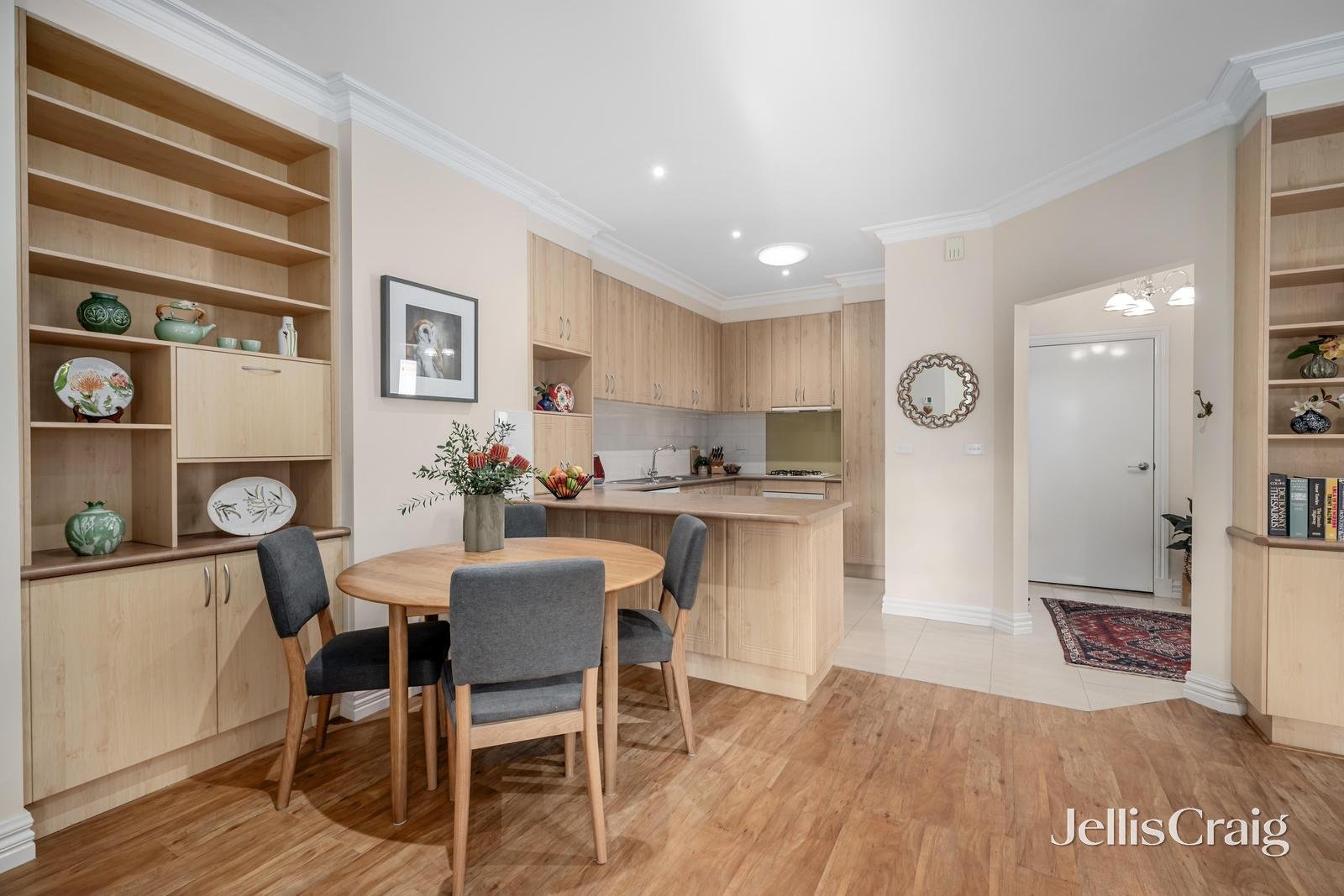 2/149 Surrey Road, Blackburn image 3