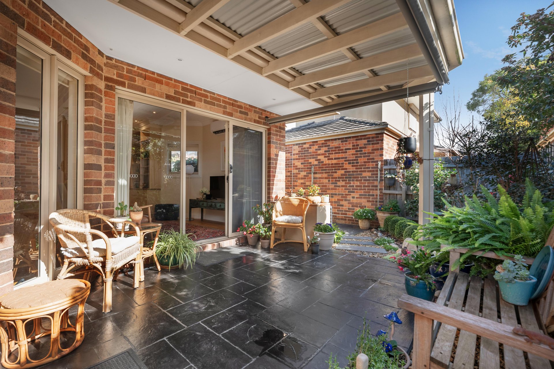 2/149 Surrey Road, Blackburn image 8