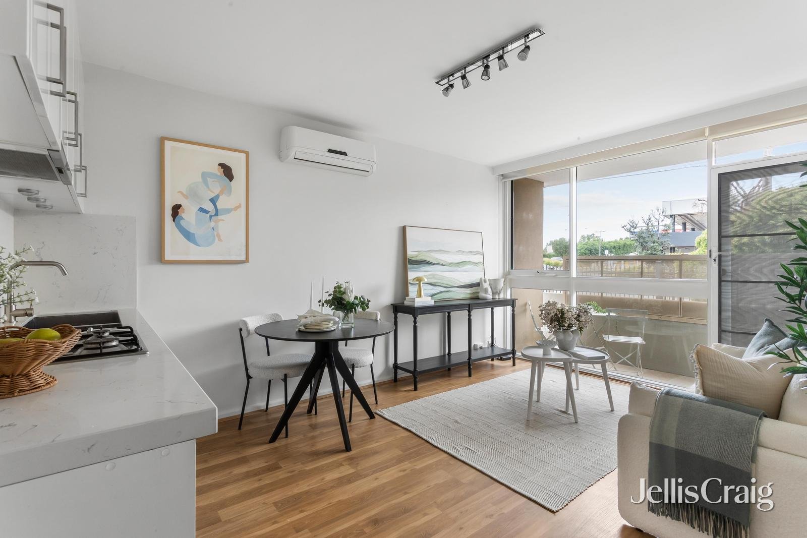 2/15-17 Karen Street, Highett image 1