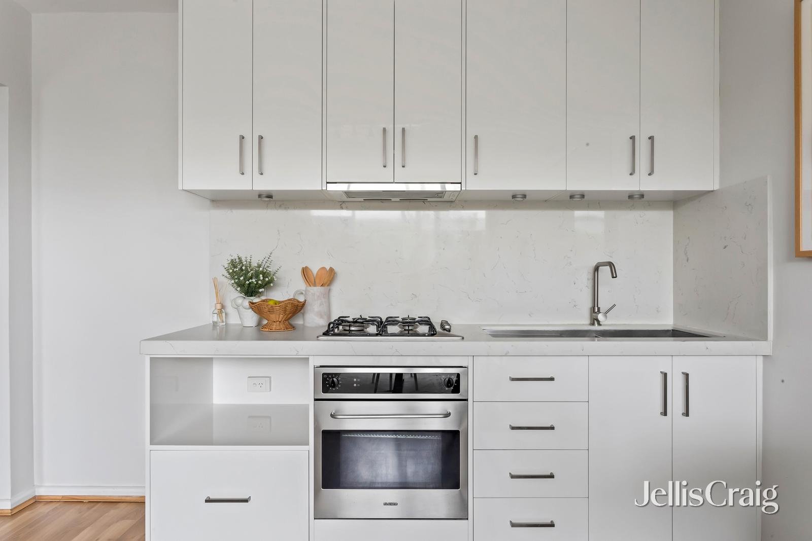 2/15-17 Karen Street, Highett image 5