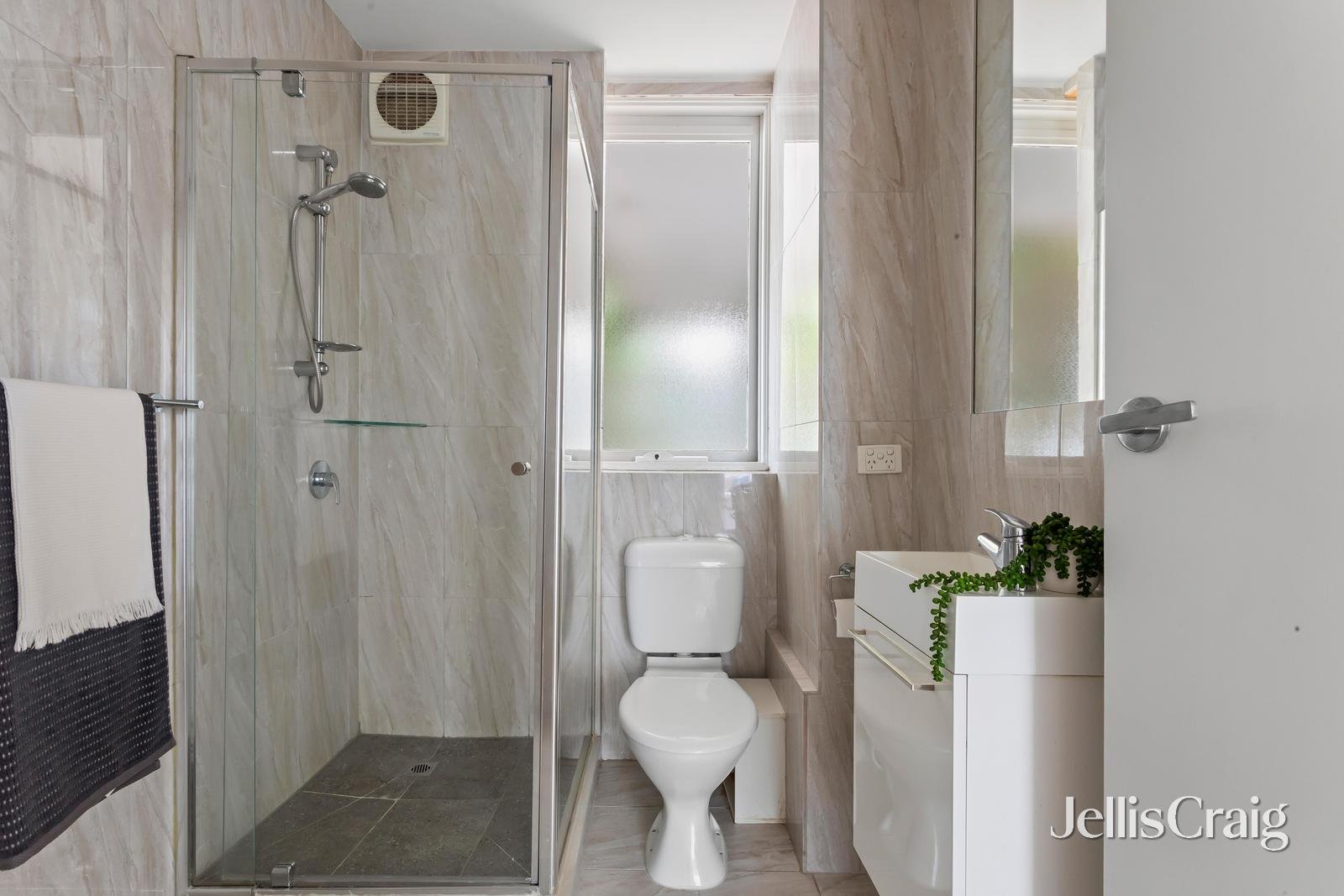 2/15-17 Karen Street, Highett image 10