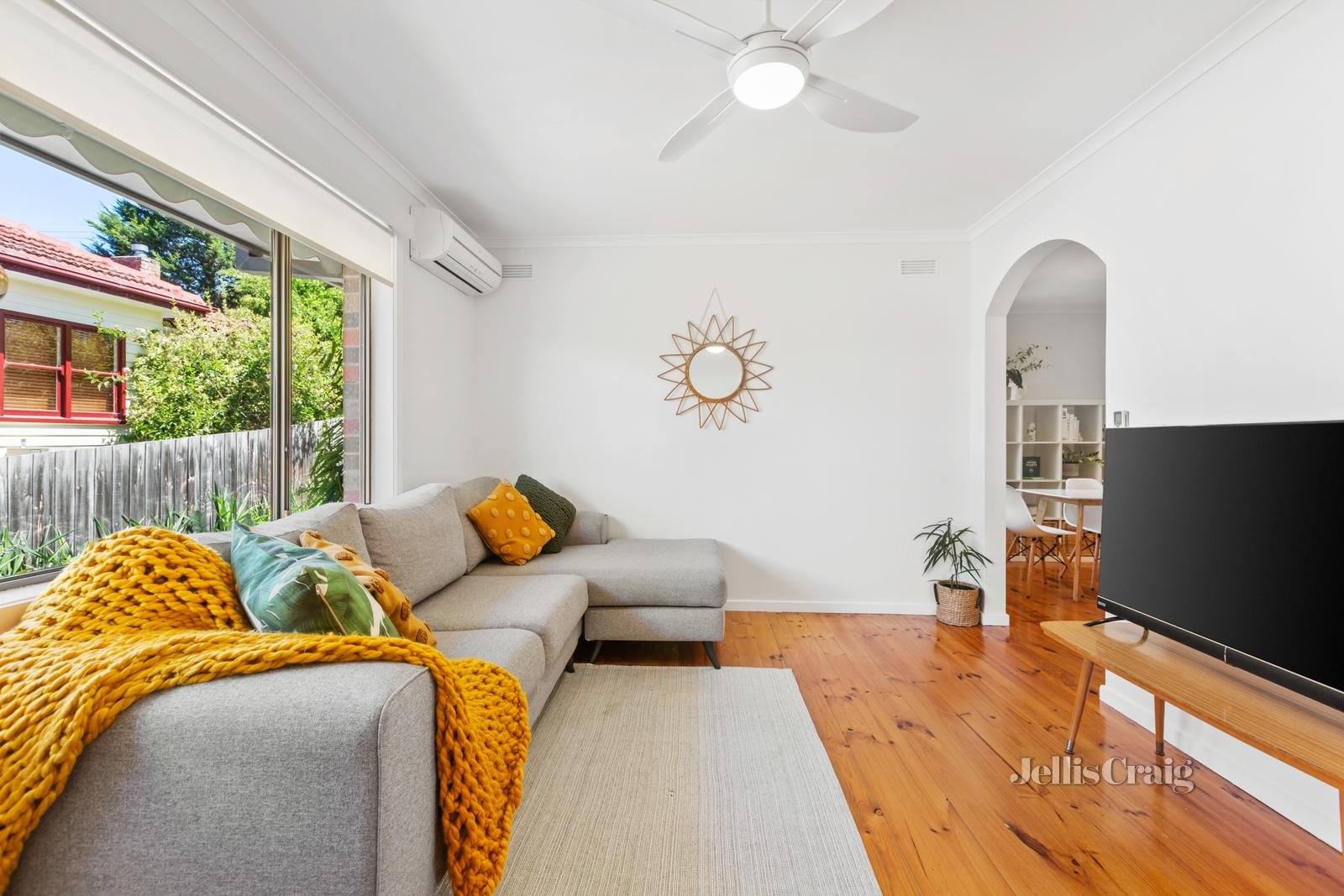 2/15 Andrew Street, Ringwood image 2