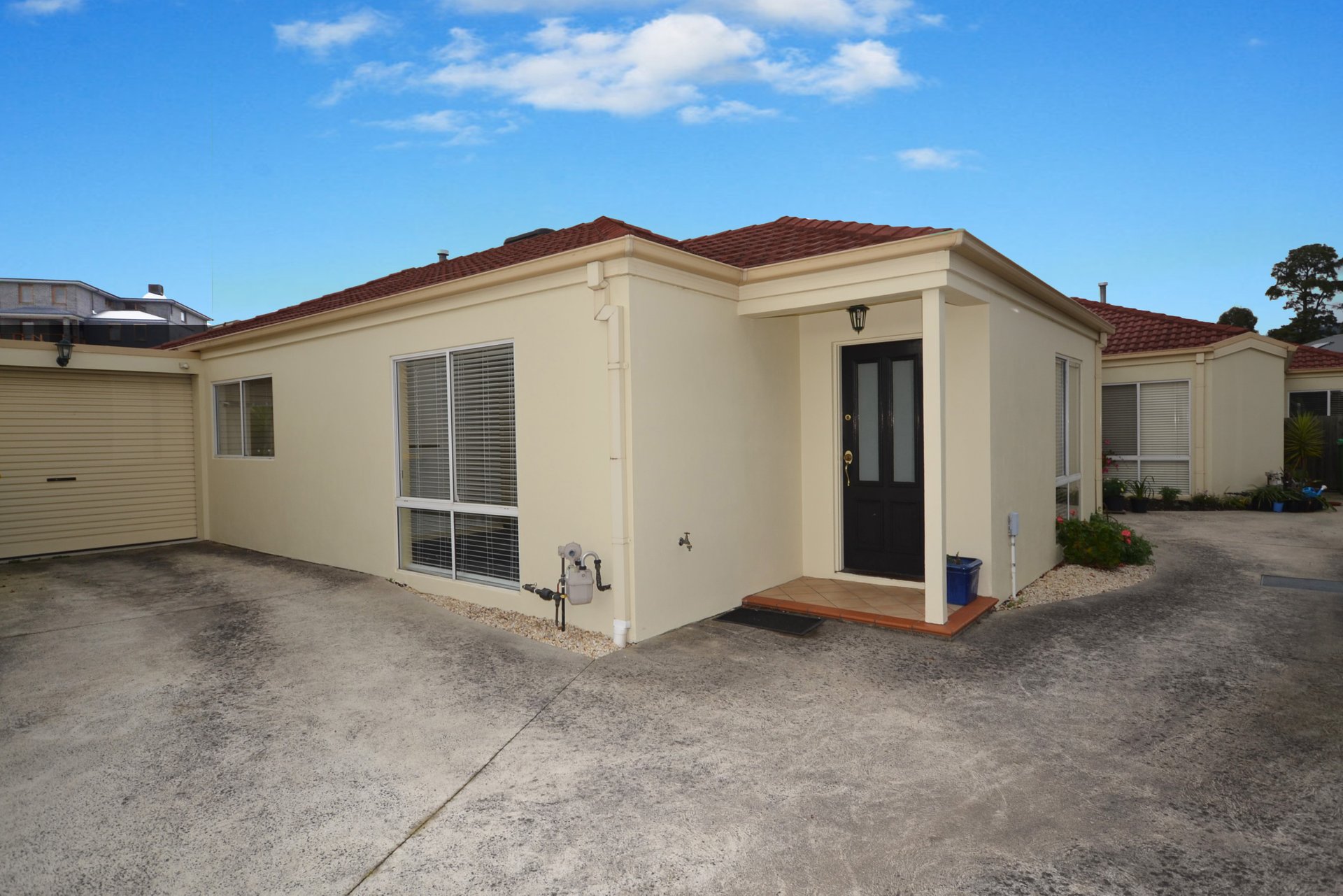 2/15 Anglo Court, Mooroolbark image 1