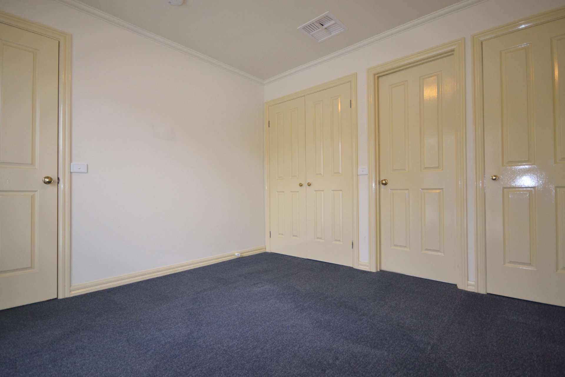 2/15 Anglo Court, Mooroolbark image 4