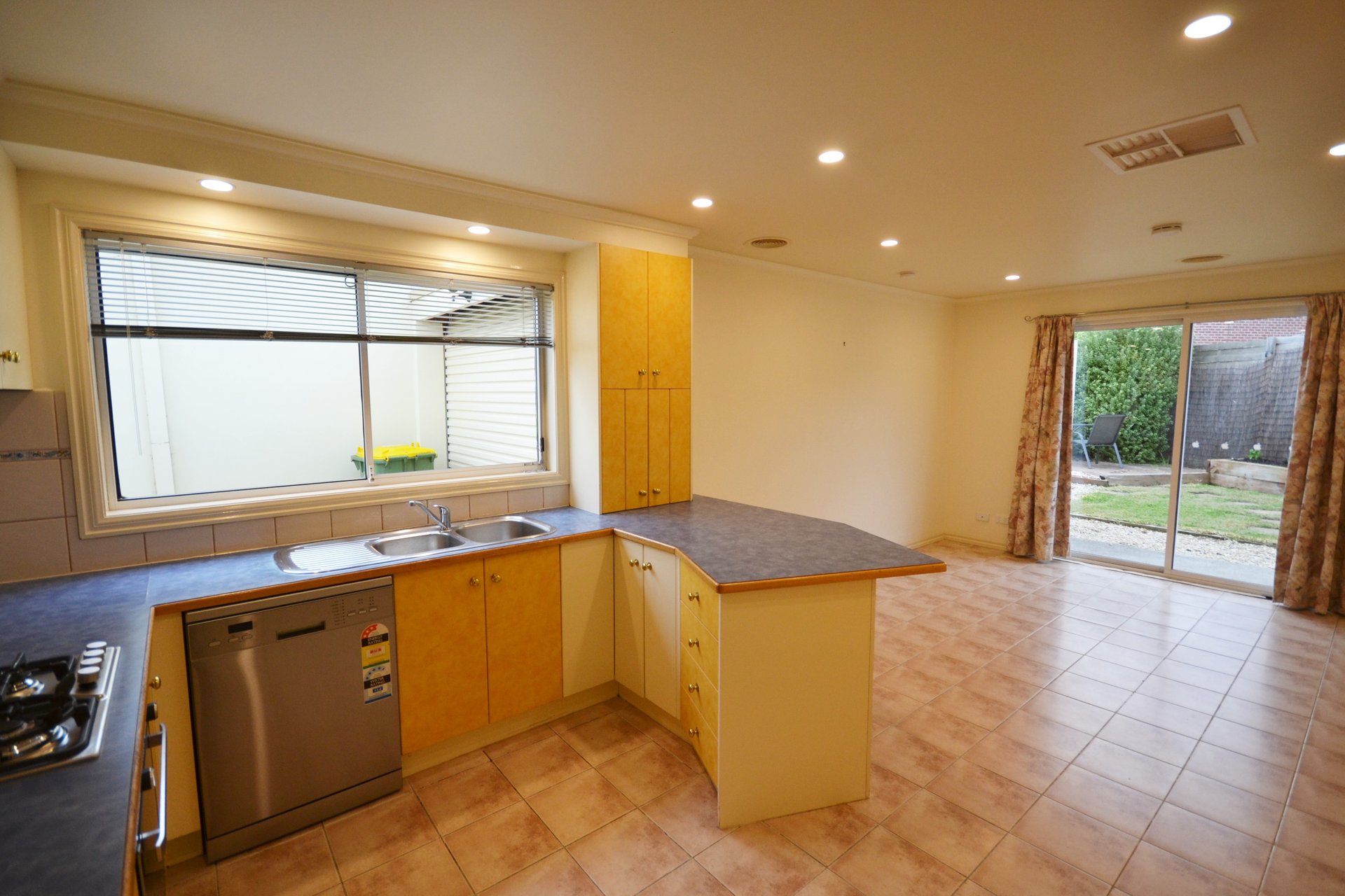 2/15 Anglo Court, Mooroolbark image 7