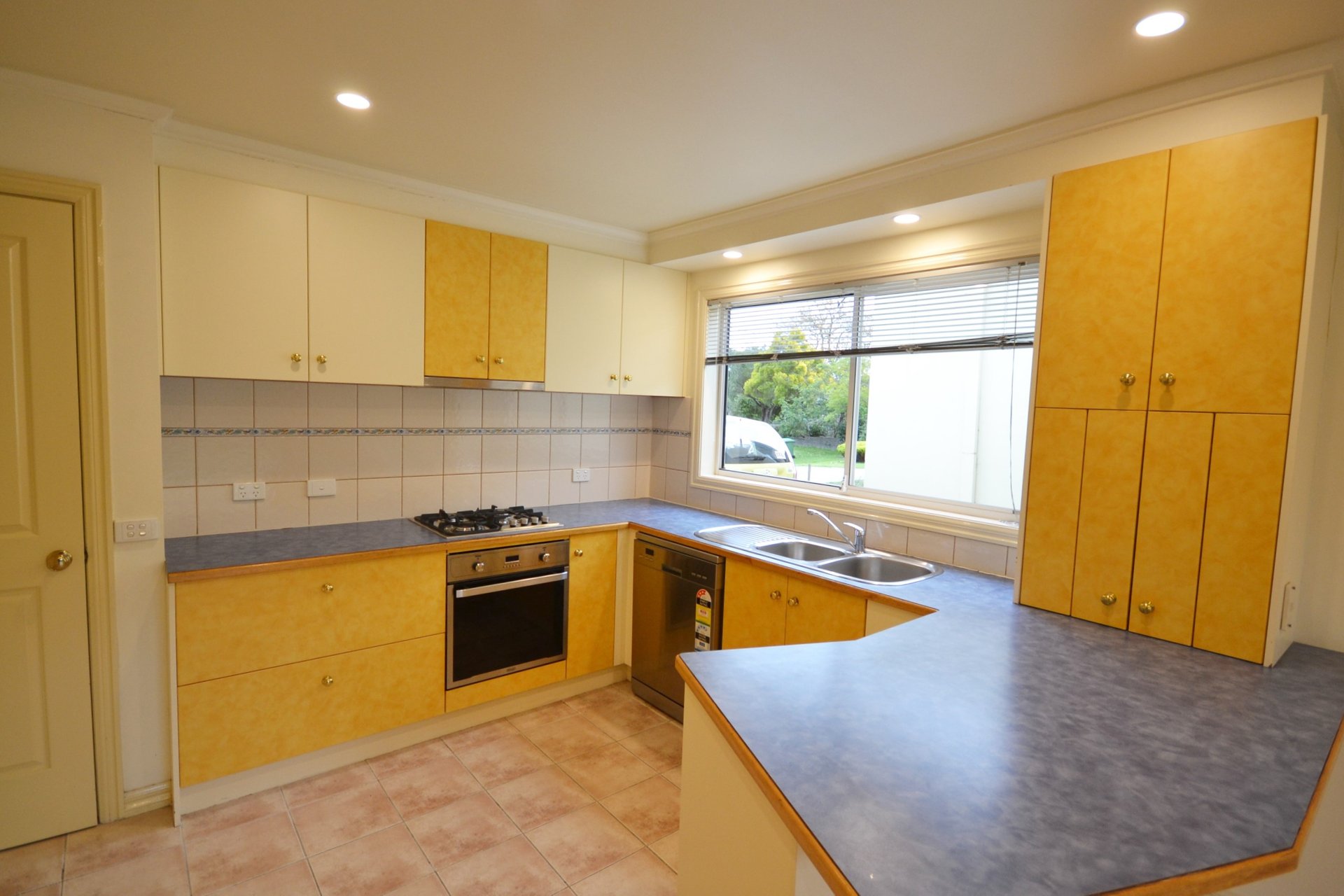 2/15 Anglo Court, Mooroolbark image 8