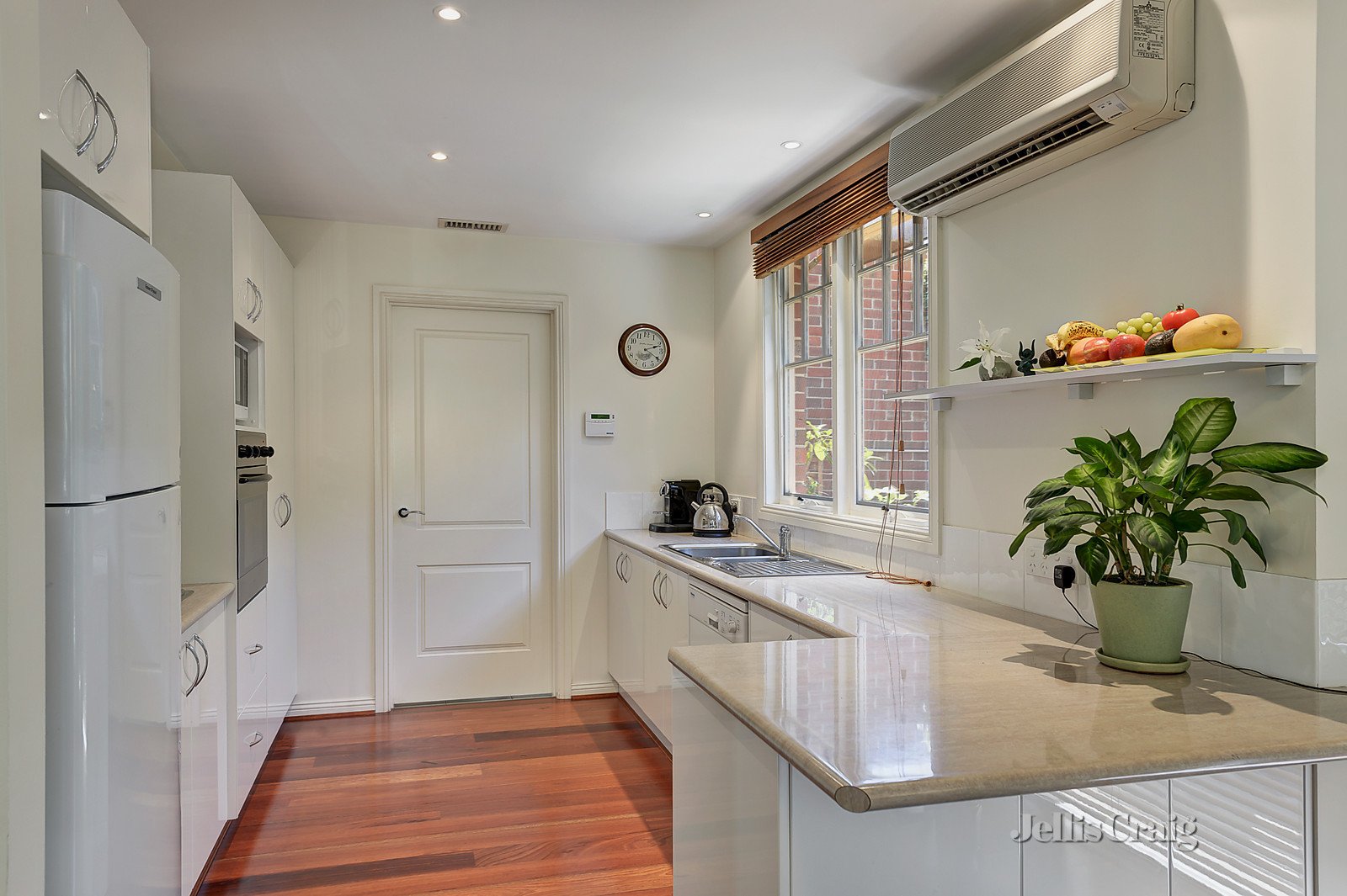 2/15 Belmore Road, Balwyn North image 4