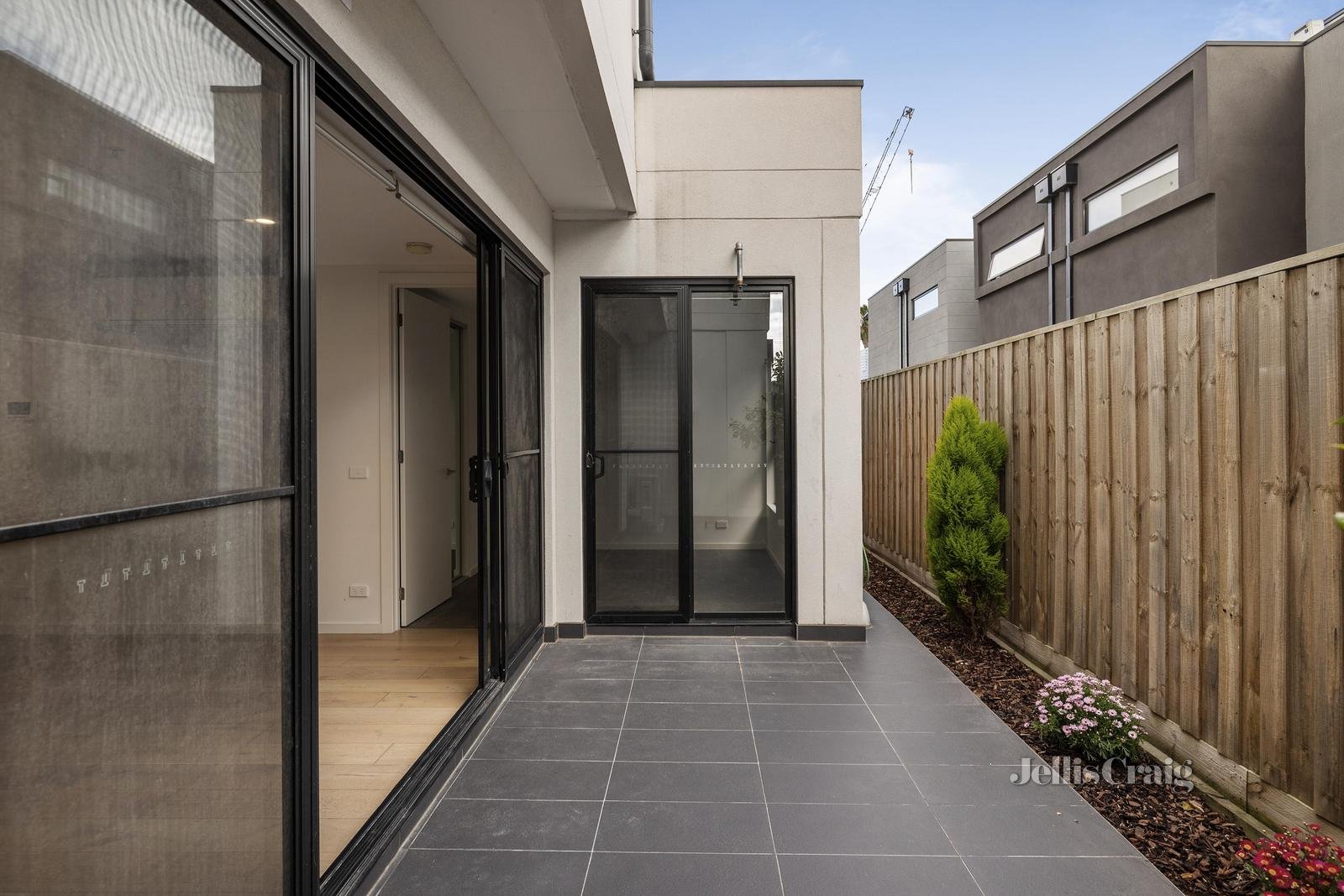 2/15 Bent Street, Bentleigh image 8