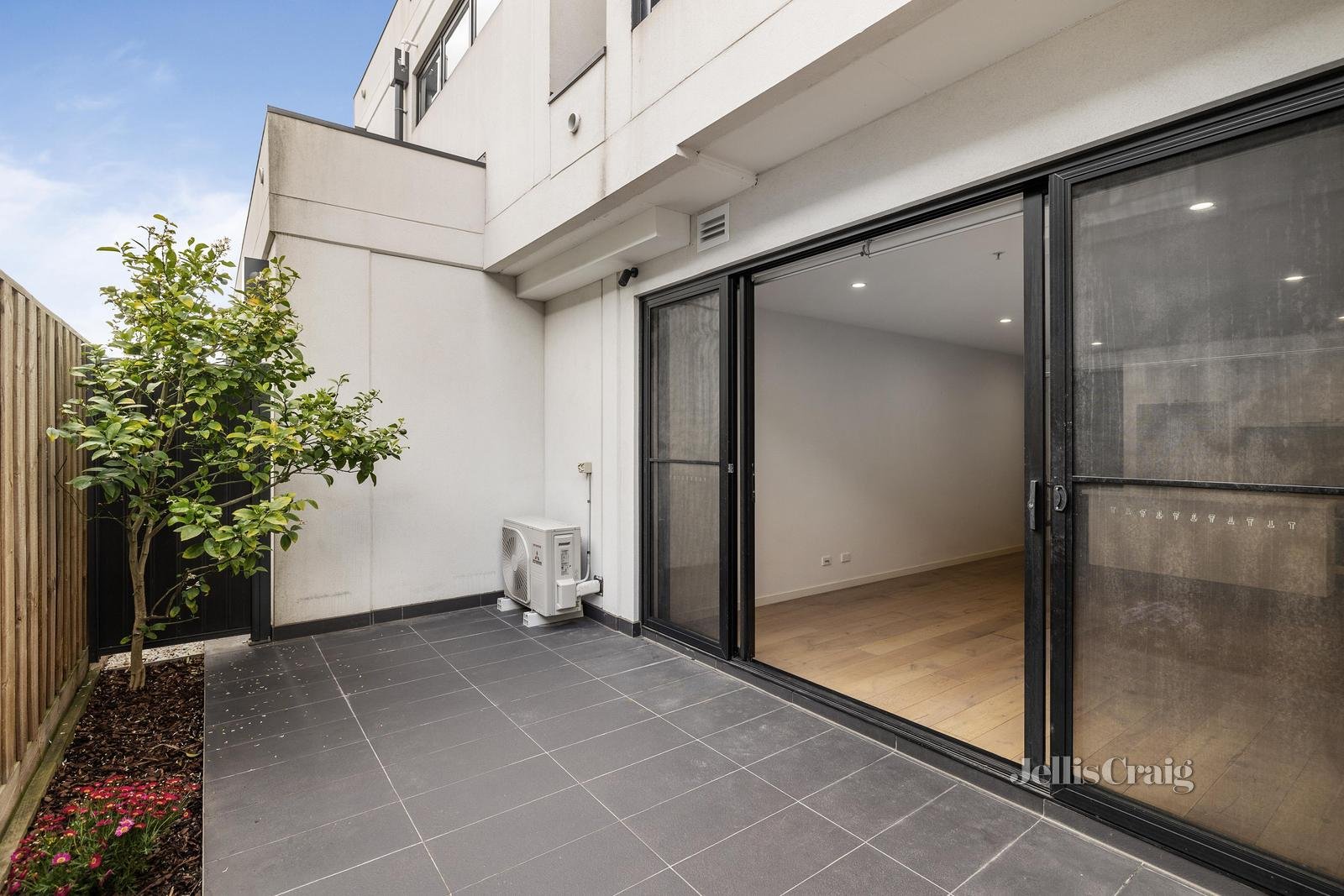 2/15 Bent Street, Bentleigh image 9