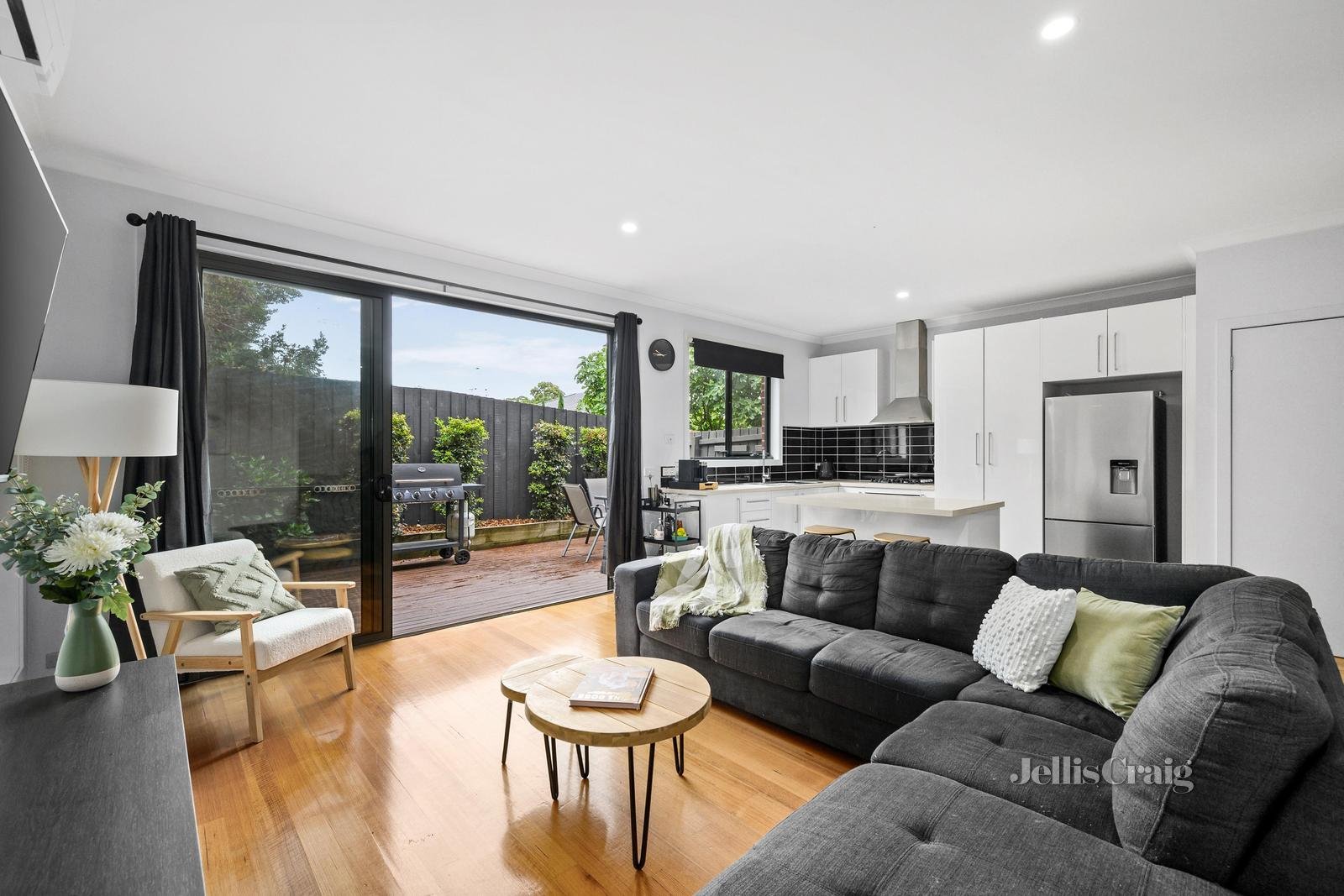 2/15 Beresford Road, Lilydale image 8