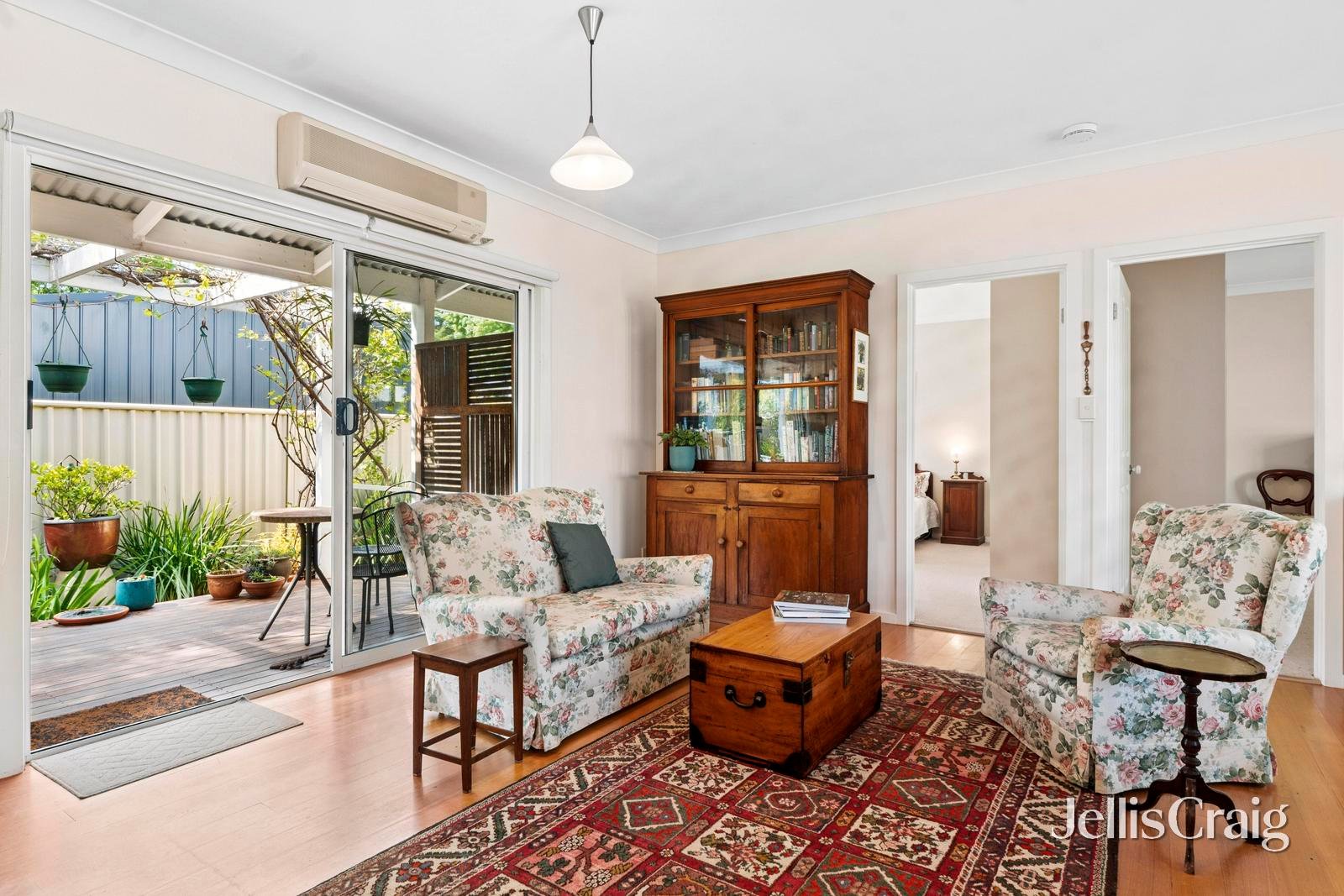 2/15 Berkeley Street, Castlemaine image 2