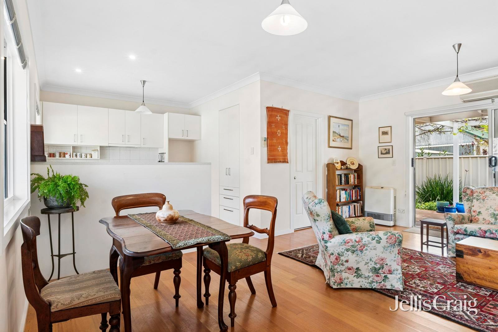2/15 Berkeley Street, Castlemaine image 4