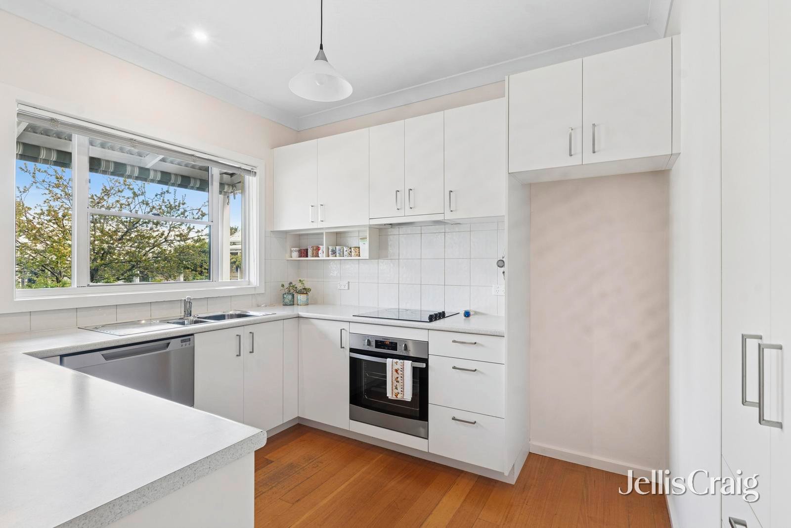 2/15 Berkeley Street, Castlemaine image 5