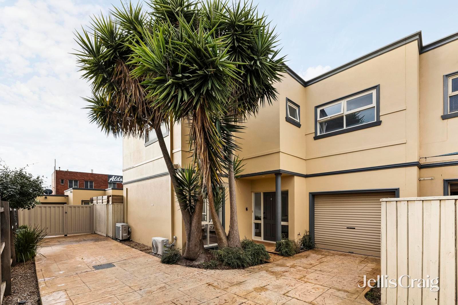 2/15 Caleb Street, Bentleigh East image 1