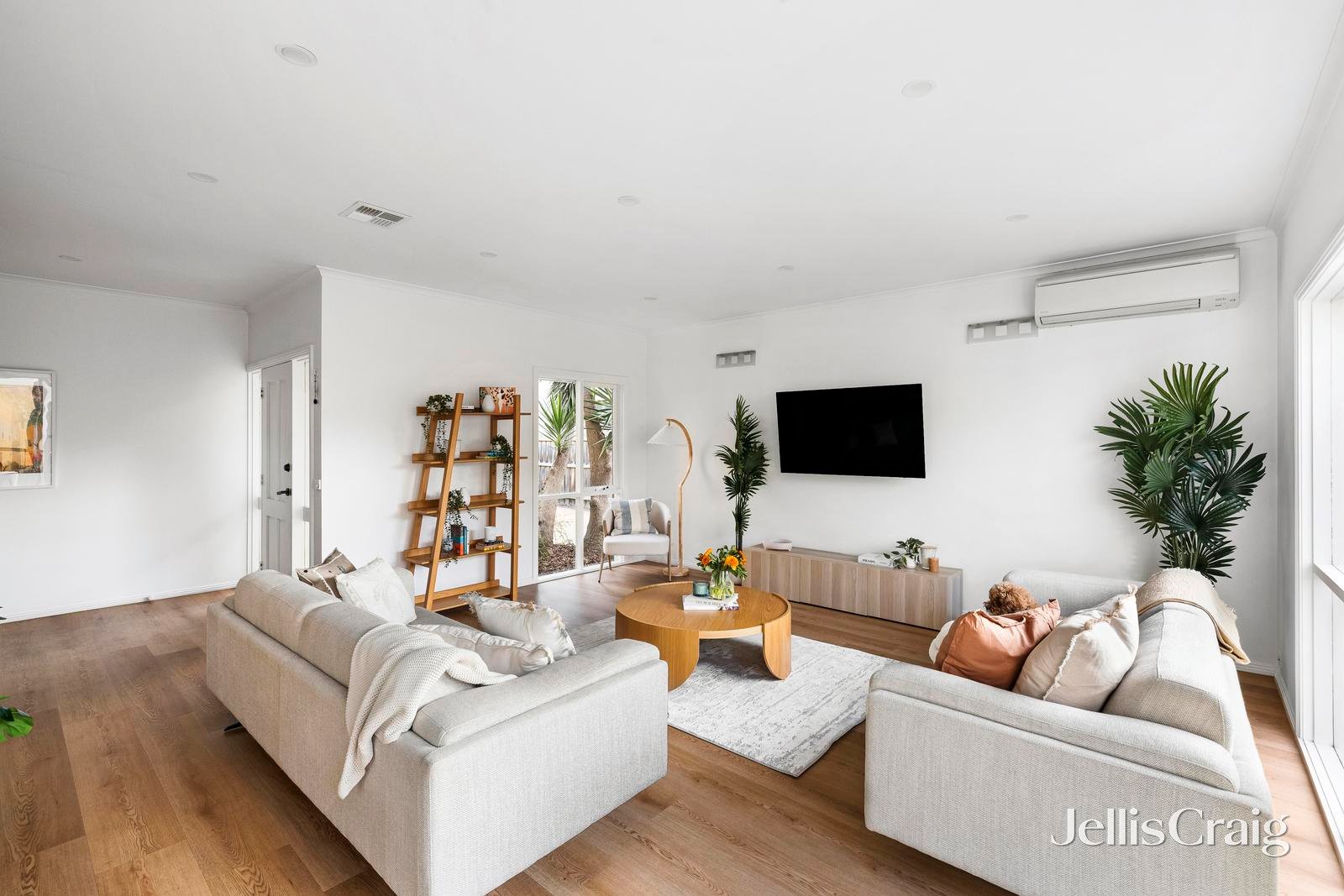 2/15 Caleb Street, Bentleigh East image 2