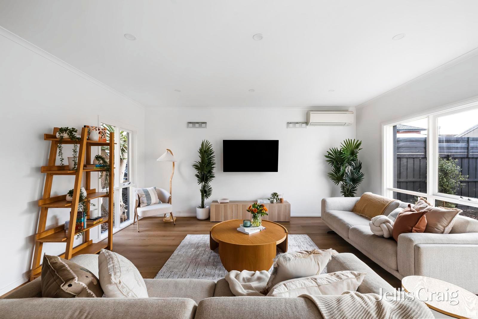 2/15 Caleb Street, Bentleigh East image 3