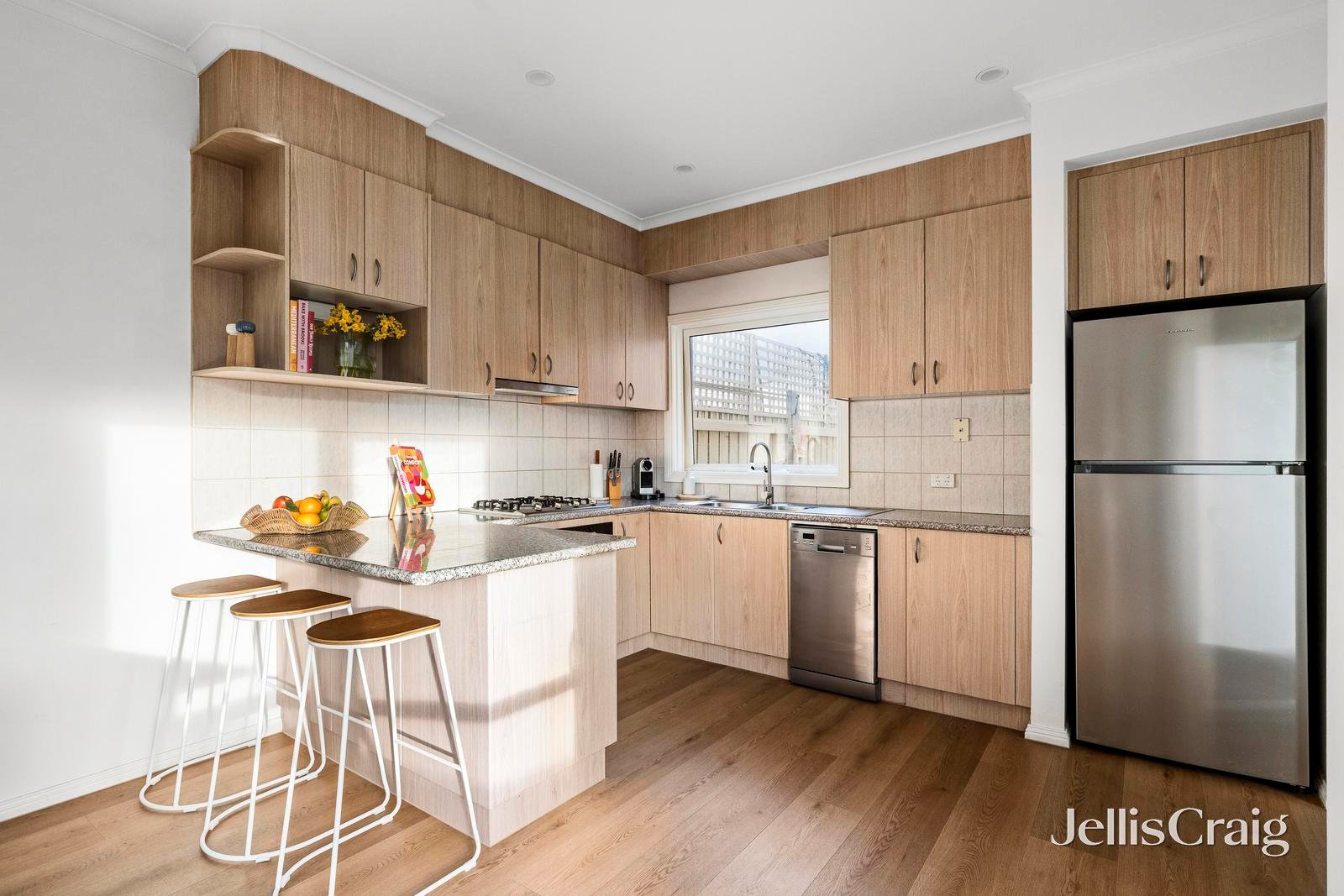 2/15 Caleb Street, Bentleigh East image 5
