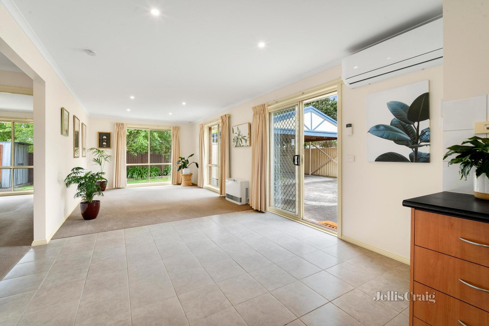 2/15 Daffodil Street, Wendouree image 1