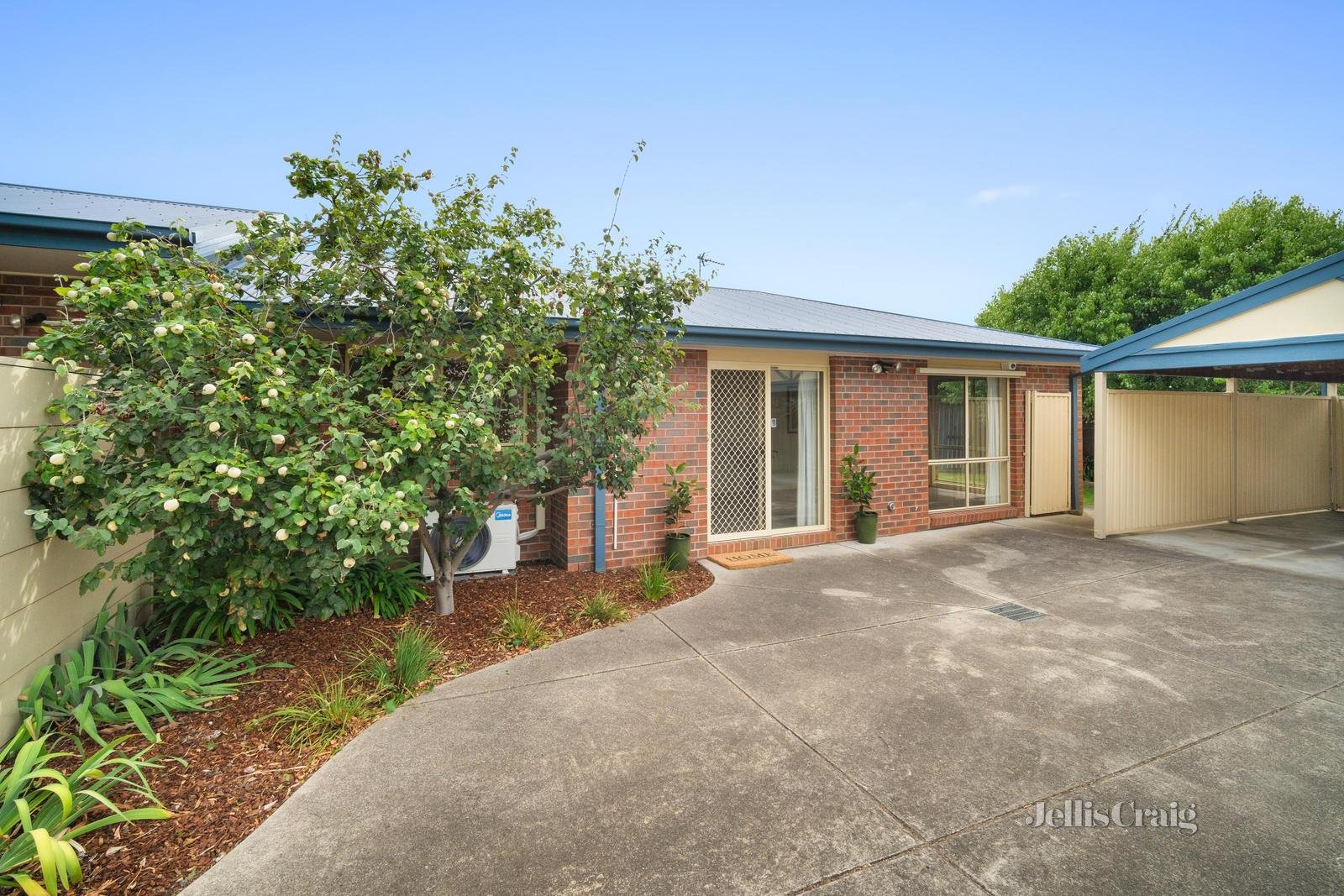 2/15 Daffodil Street, Wendouree image 2