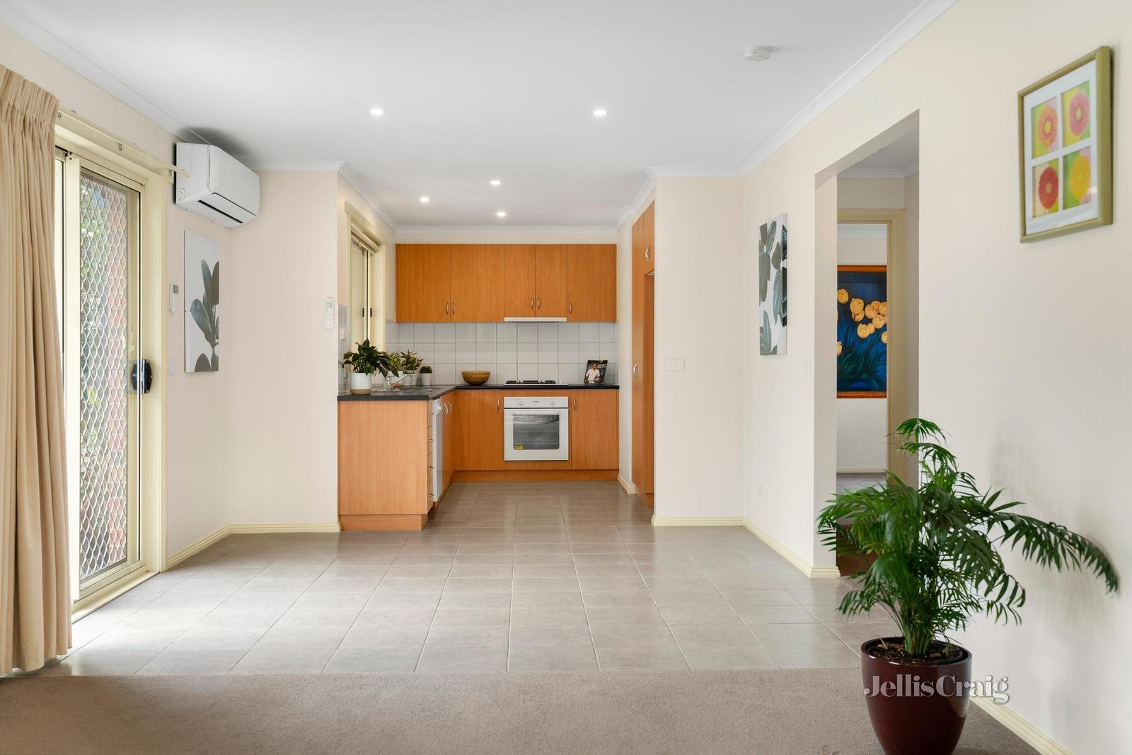 2/15 Daffodil Street, Wendouree image 3