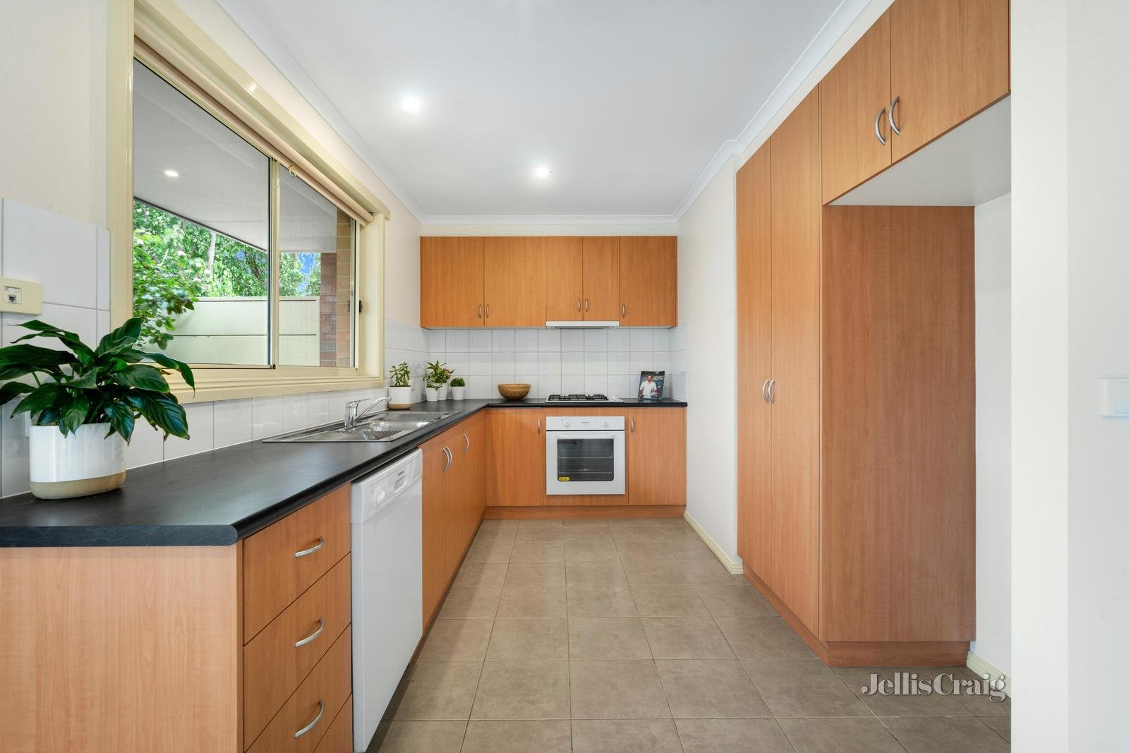2/15 Daffodil Street, Wendouree image 8