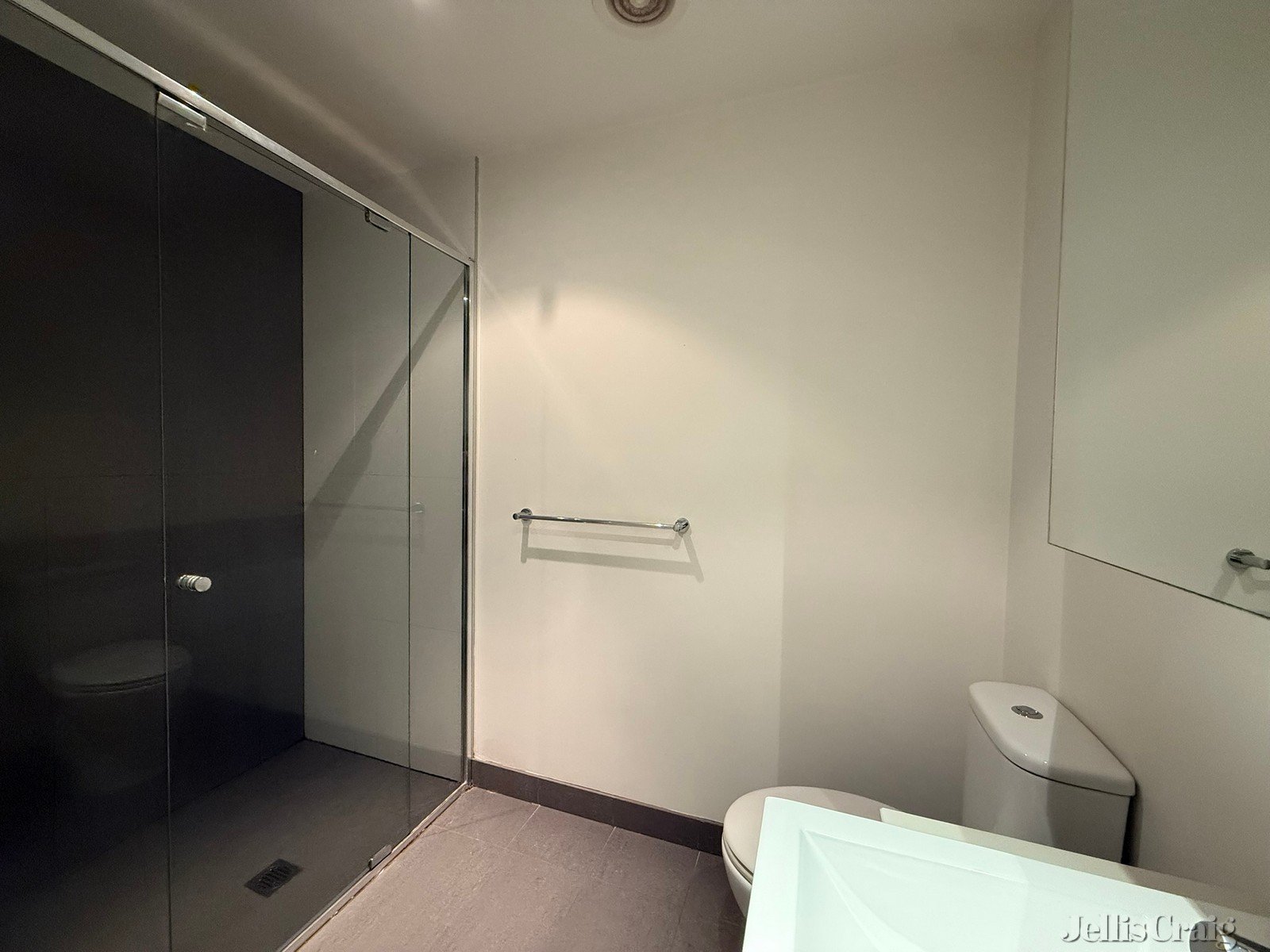 2/15 Eucalyptus Drive, Maidstone image 5