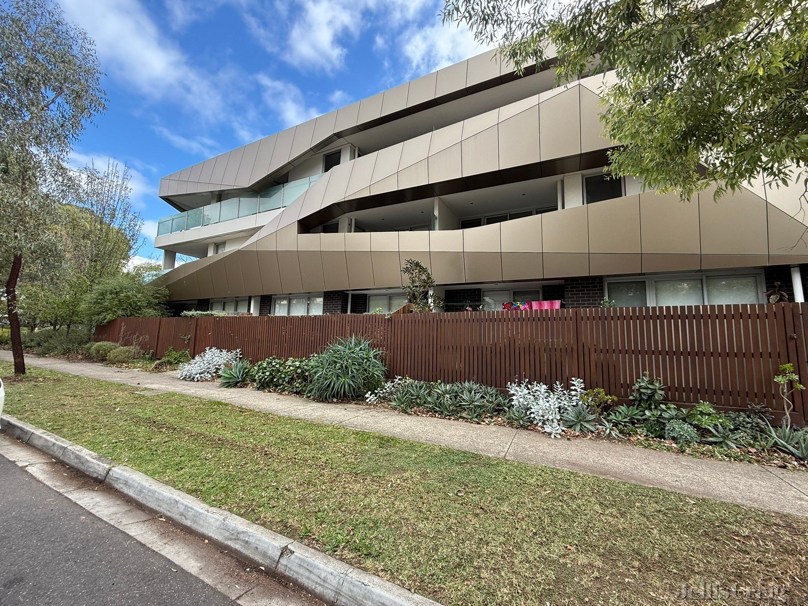 2/15 Eucalyptus Drive, Maidstone image 6