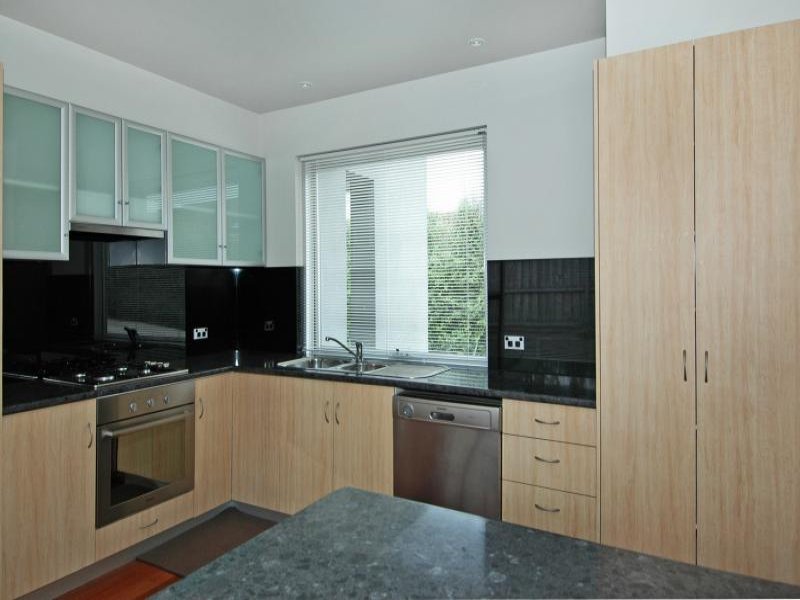 2/15 Francis Street, Belmont image 3