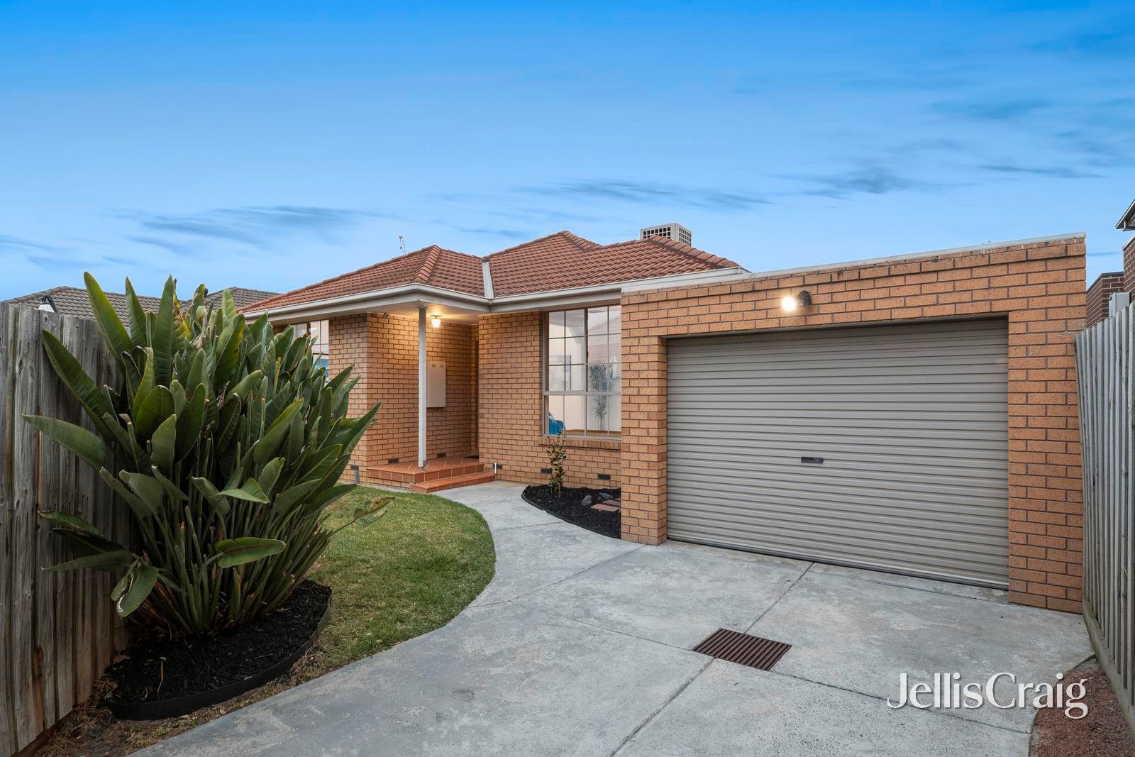 2/15 Gilmour Road, Bentleigh image 2