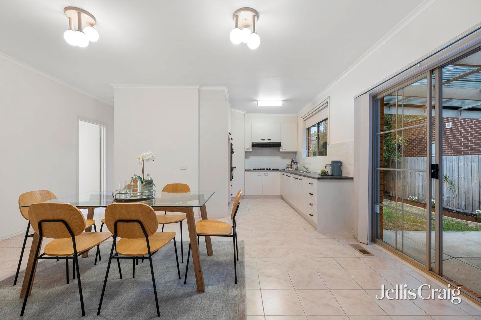 2/15 Gilmour Road, Bentleigh image 4
